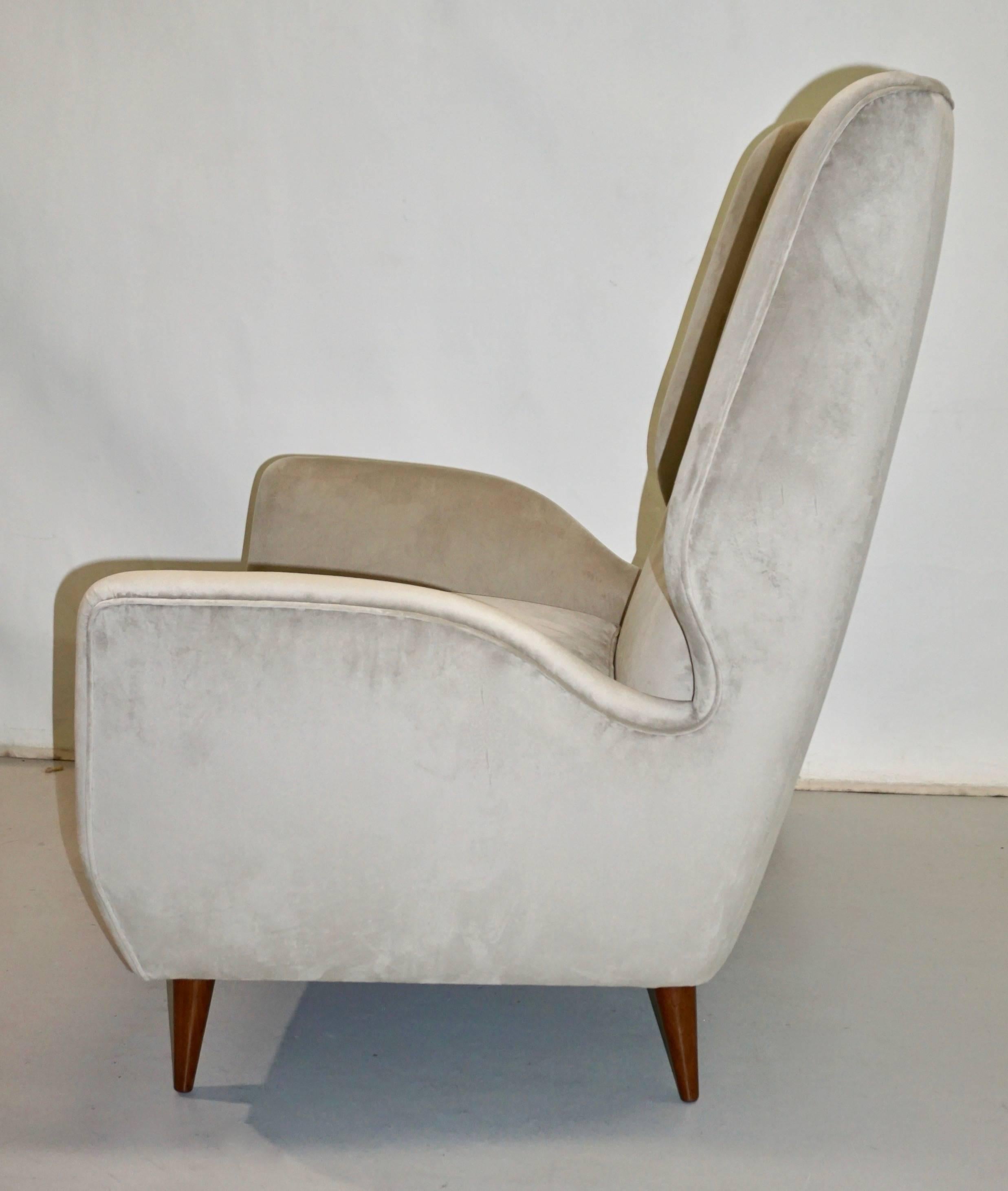 Hand-Crafted Gio Ponti Certified 1940s Italian Pair of High Back Armchairs in Gray Velvet