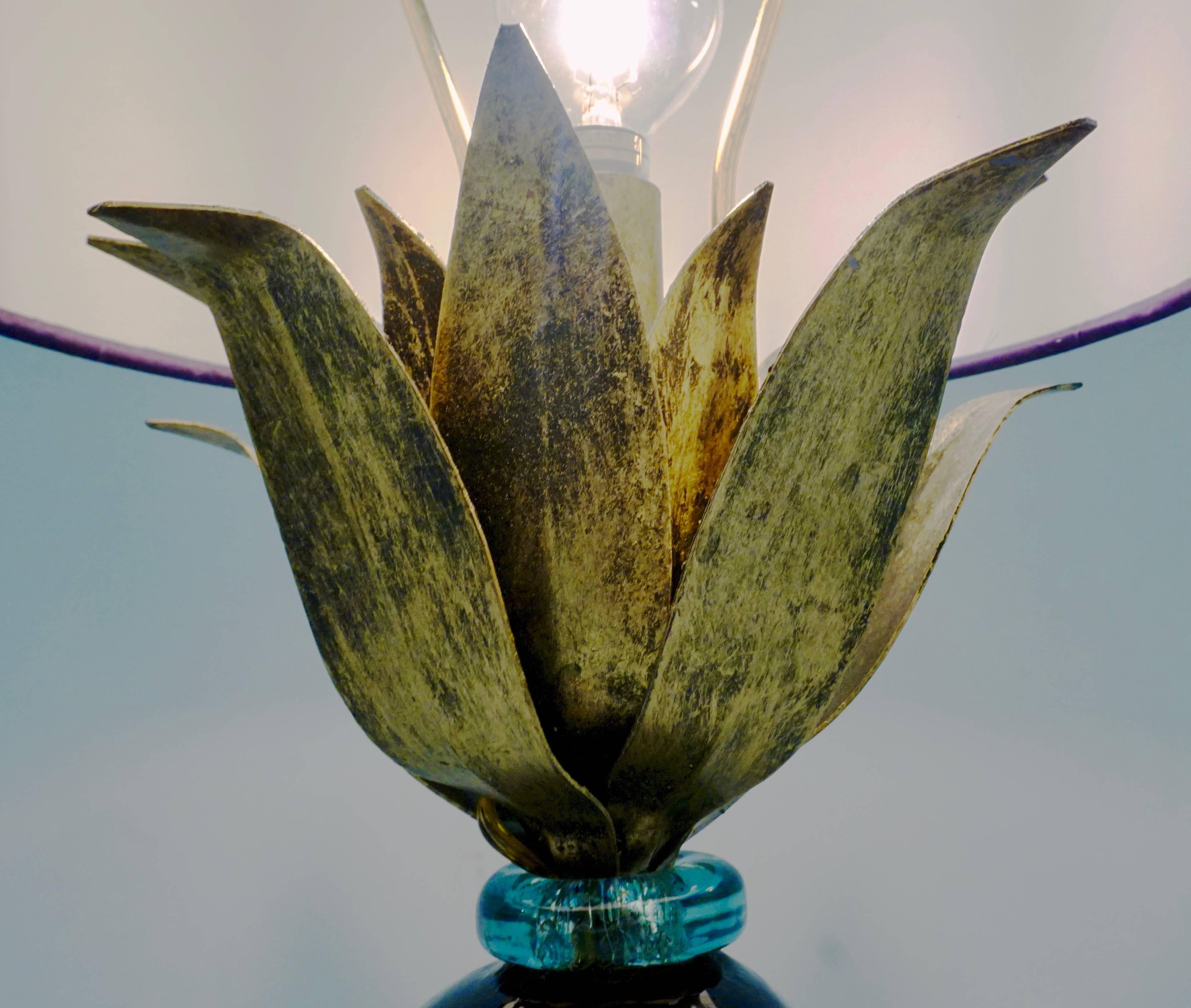 A charming desk or vanity glass table lamp by Sterling Industries in Atlanta Georgia, original label, in the shape of a pineapple, the body in textured amber dark gold glass to resemble the pineapple skin, the leaves in gilt metal, raised on a