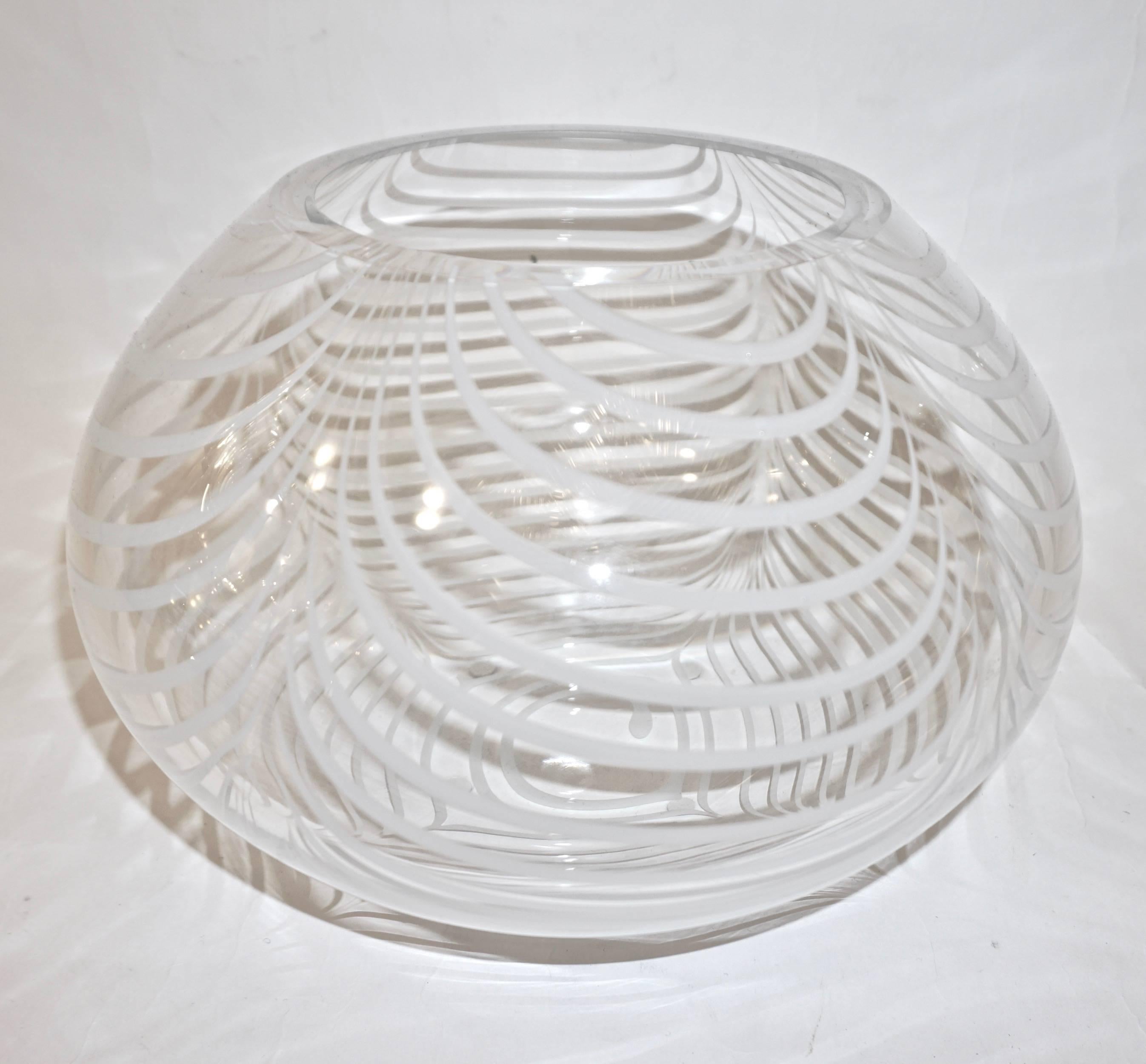 Formia 1970s Italian Vintage Crystal Murano Glass Modern Bowl with White Swags In Excellent Condition In New York, NY