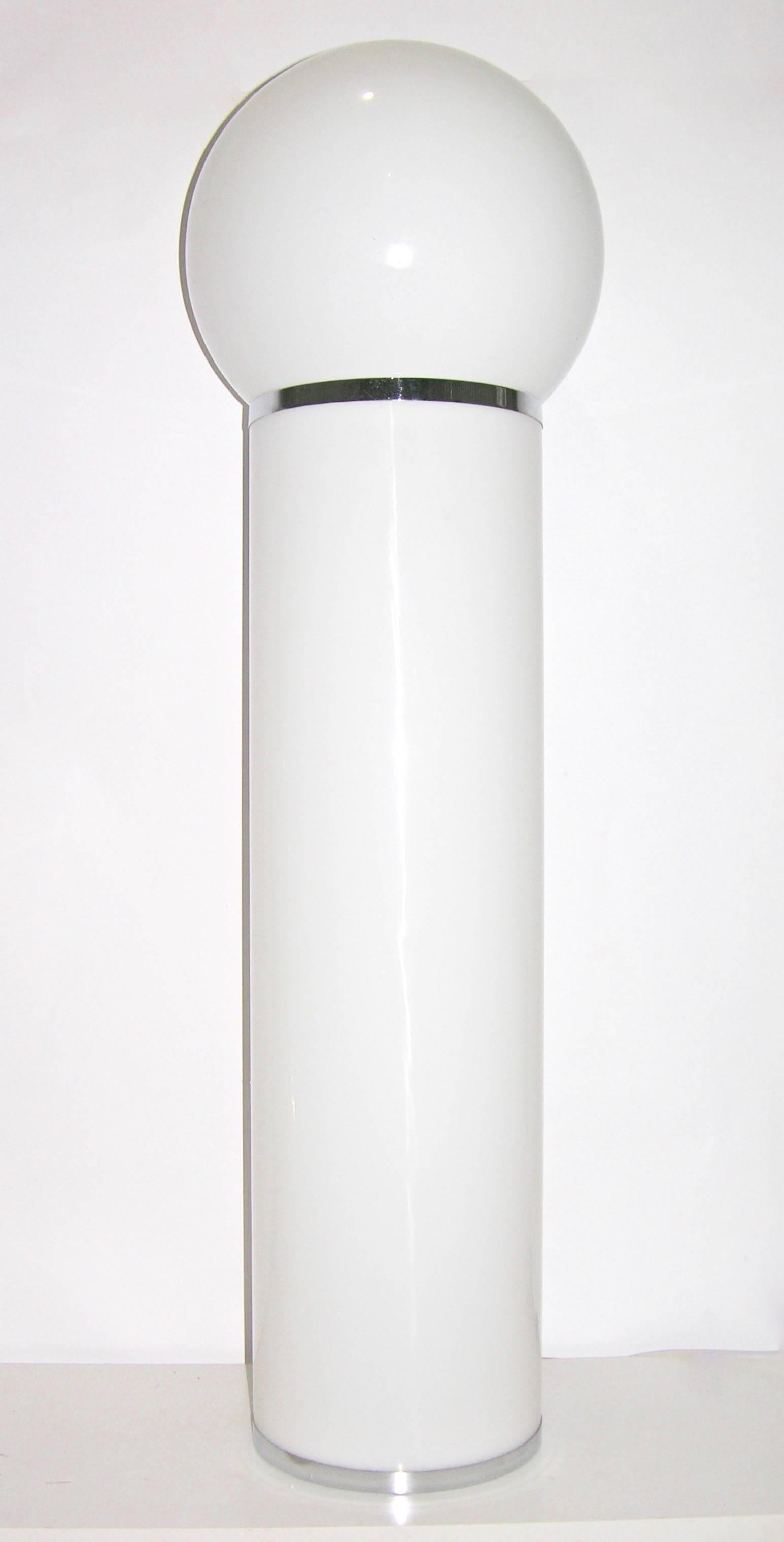LOM 1960 Italian Minimalist Cylindrical Double Lit White Floor Lamp In Excellent Condition In New York, NY