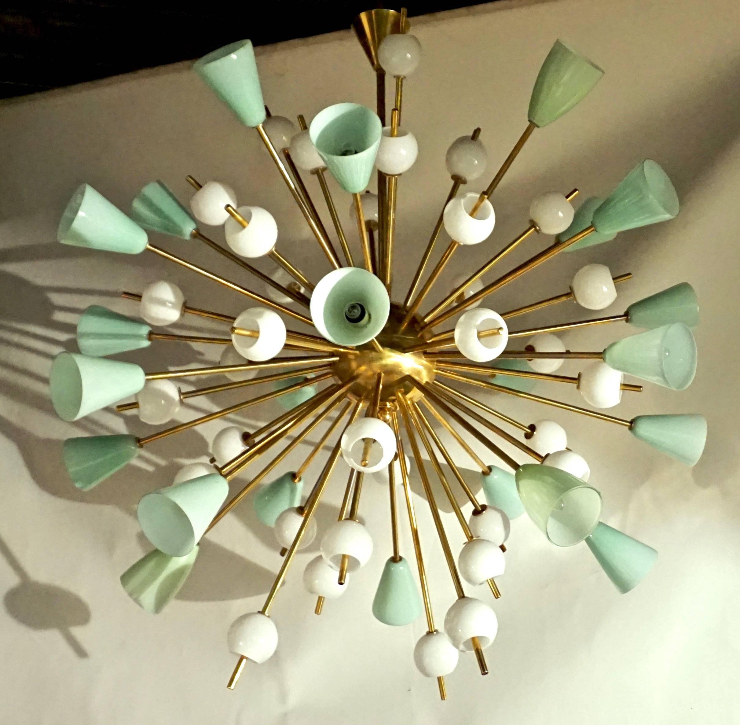 Contemporary Italian White and Mint Green Murano Glass Sputnik Brass Chandelier In New Condition In New York, NY