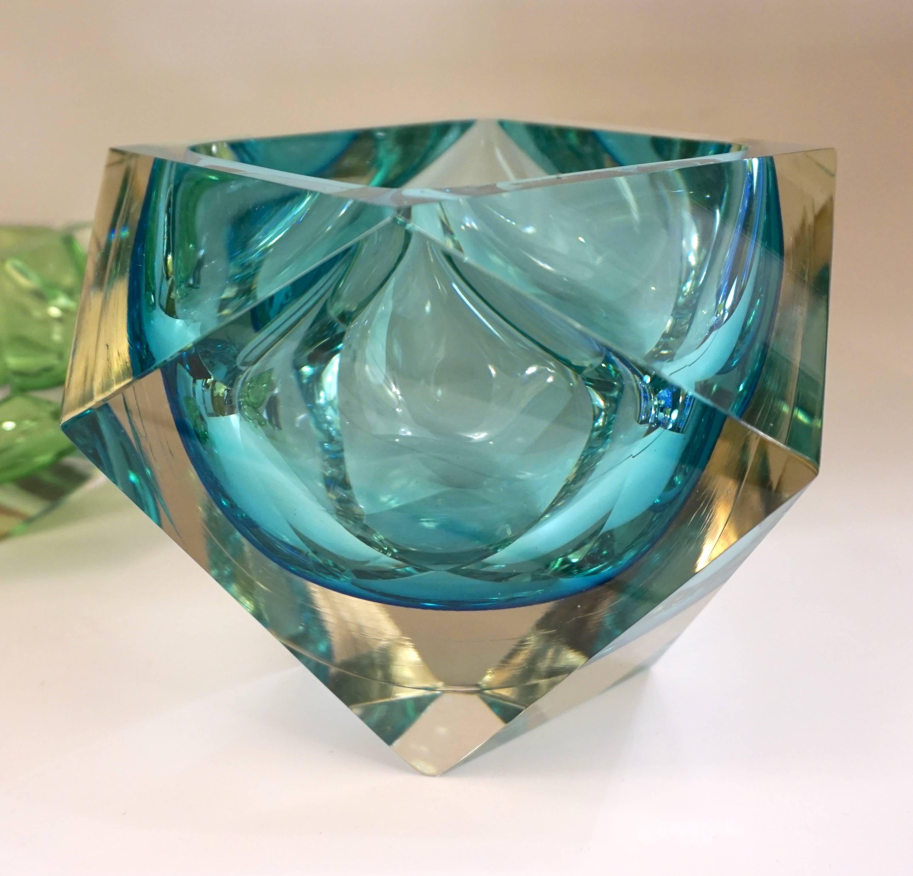 Seguso 1950s Vintage Italian Aqua Blue Diamond Cut Modern Bowl/Centerpiece In Excellent Condition In New York, NY