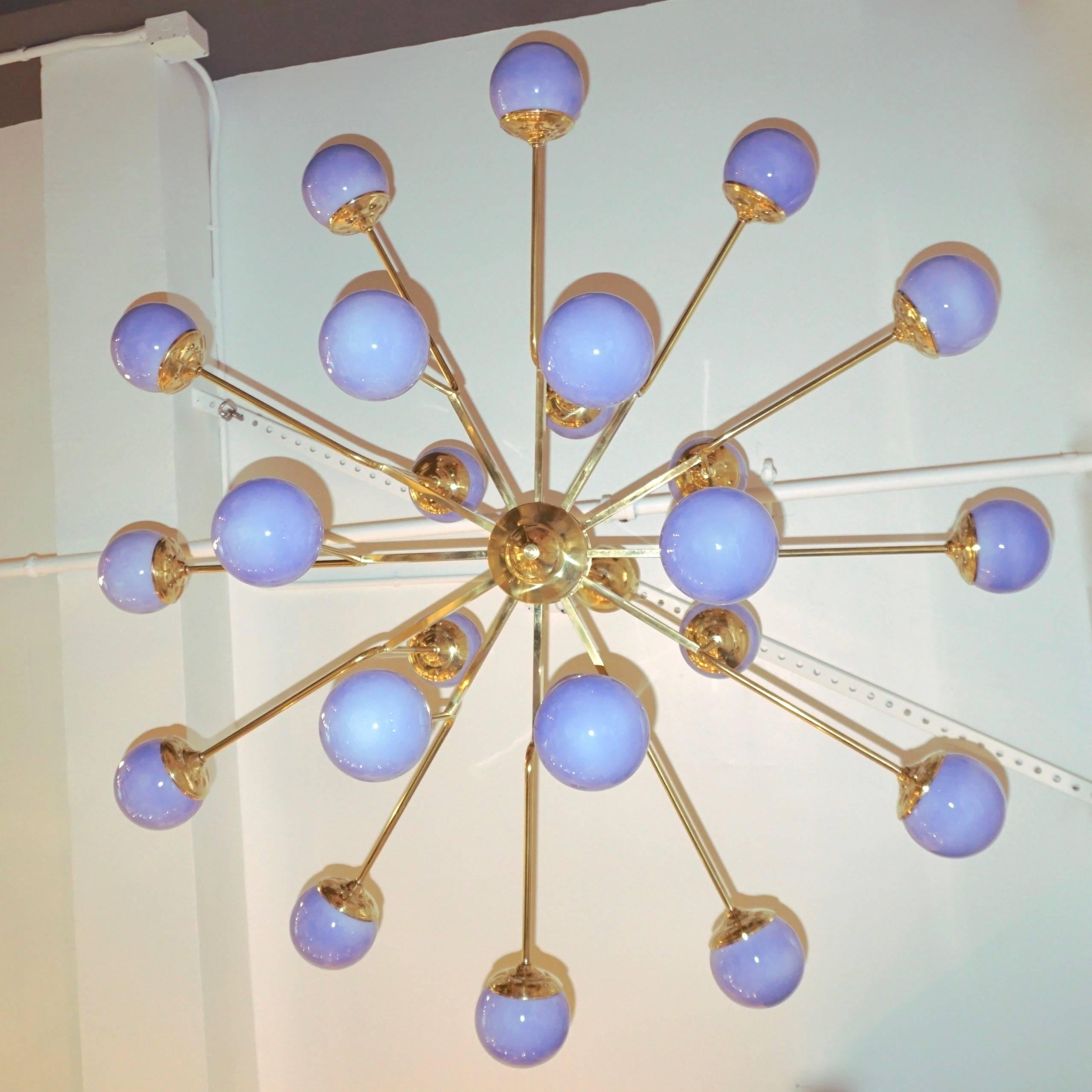 Italian Modern 24-Light Brass and Lavender Periwinkle Murano Glass Chandelier For Sale 2