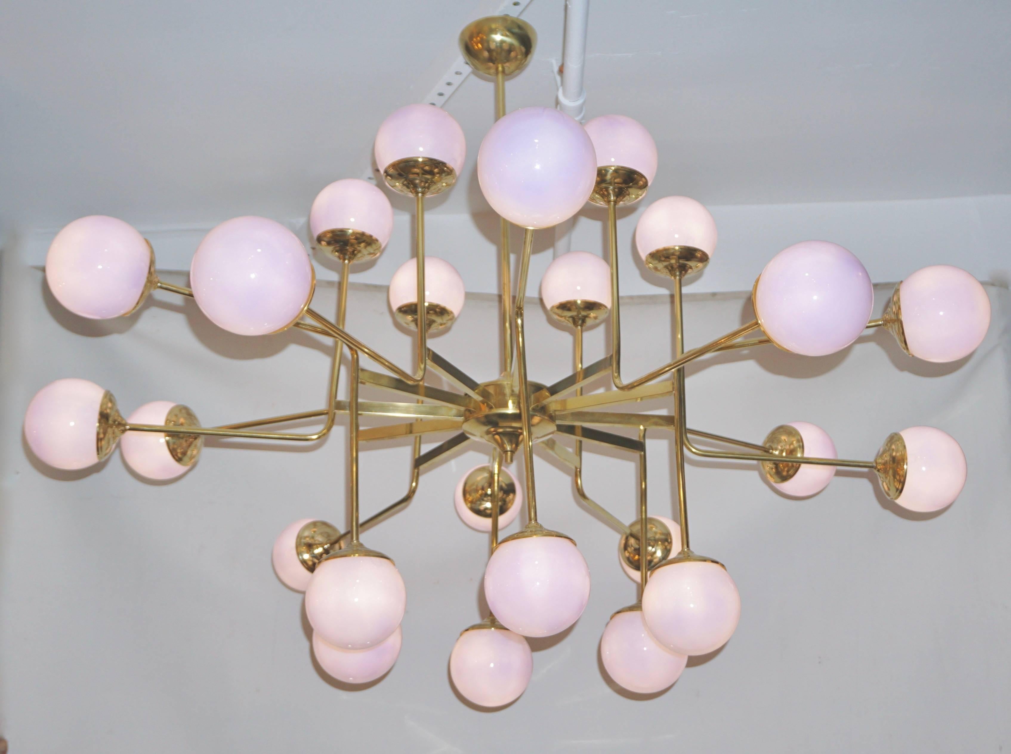 Blown Glass Italian Modern 24-Light Brass and Lavender Periwinkle Murano Glass Chandelier For Sale