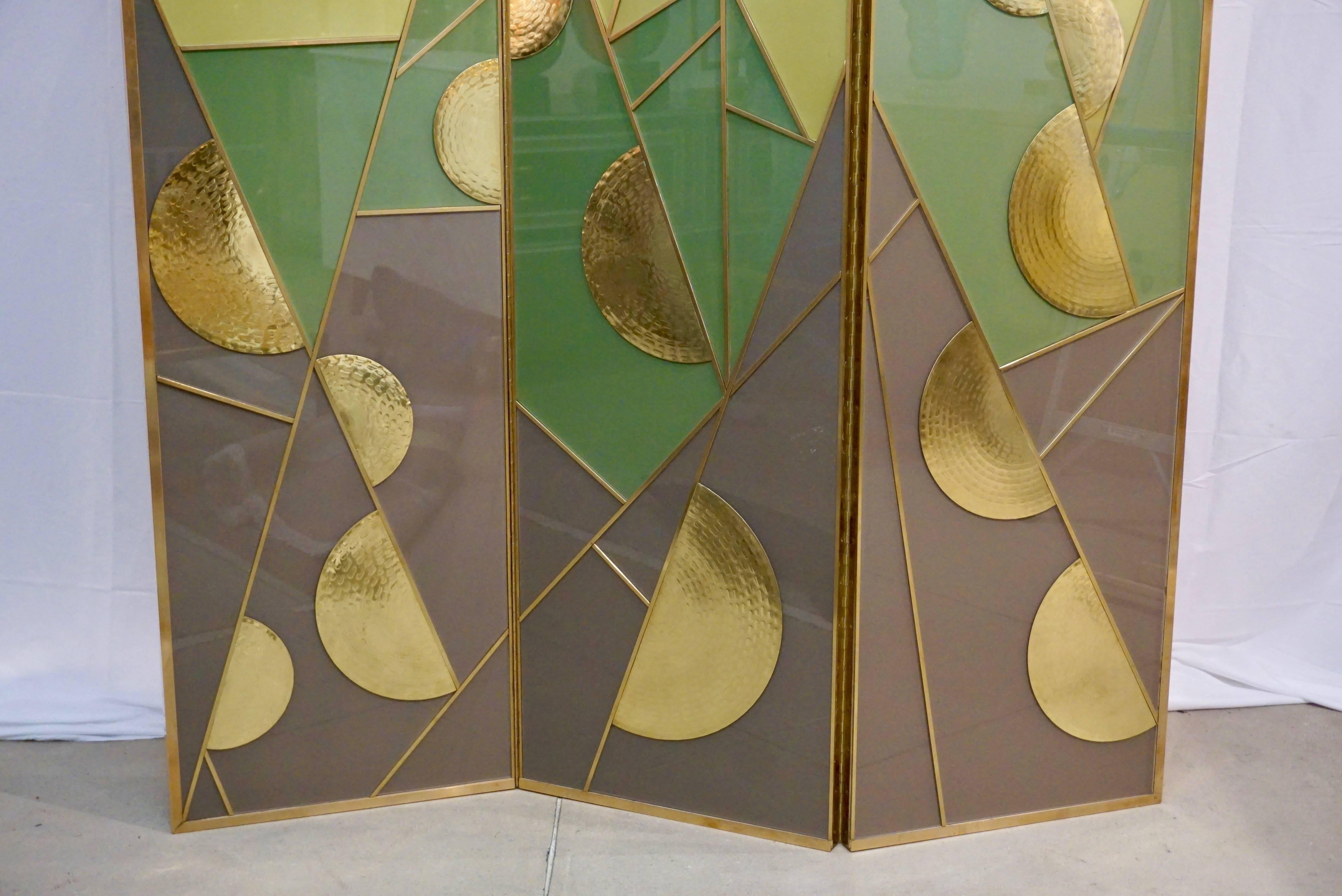 1980s Italian Art Deco Design Brass & Mint Green Gray Yellow White Glass Screen In Excellent Condition In New York, NY