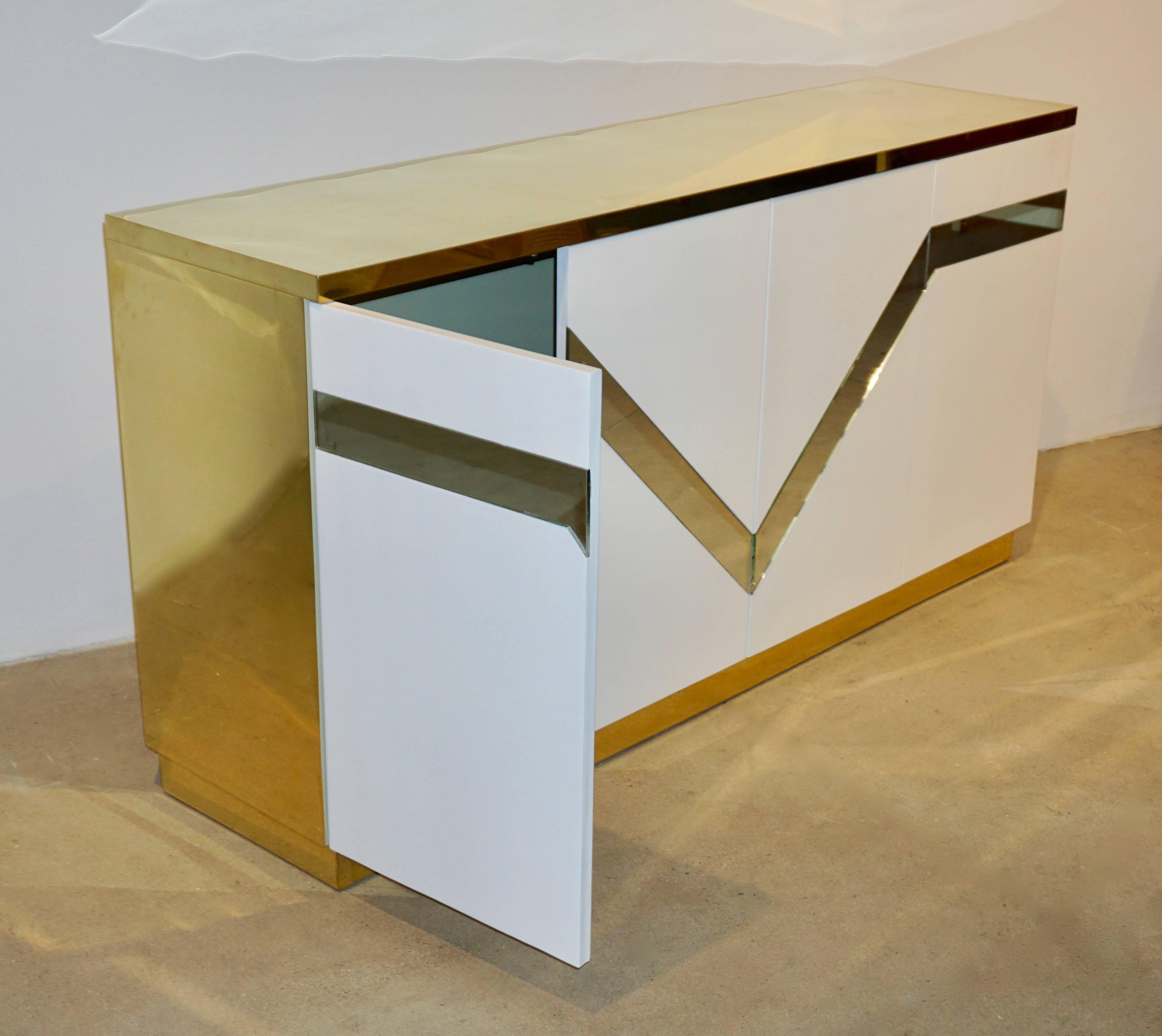 Hand-Crafted Sandro Petti 1970s Italian Modern Mirror and Brass White Lacquered Credenza