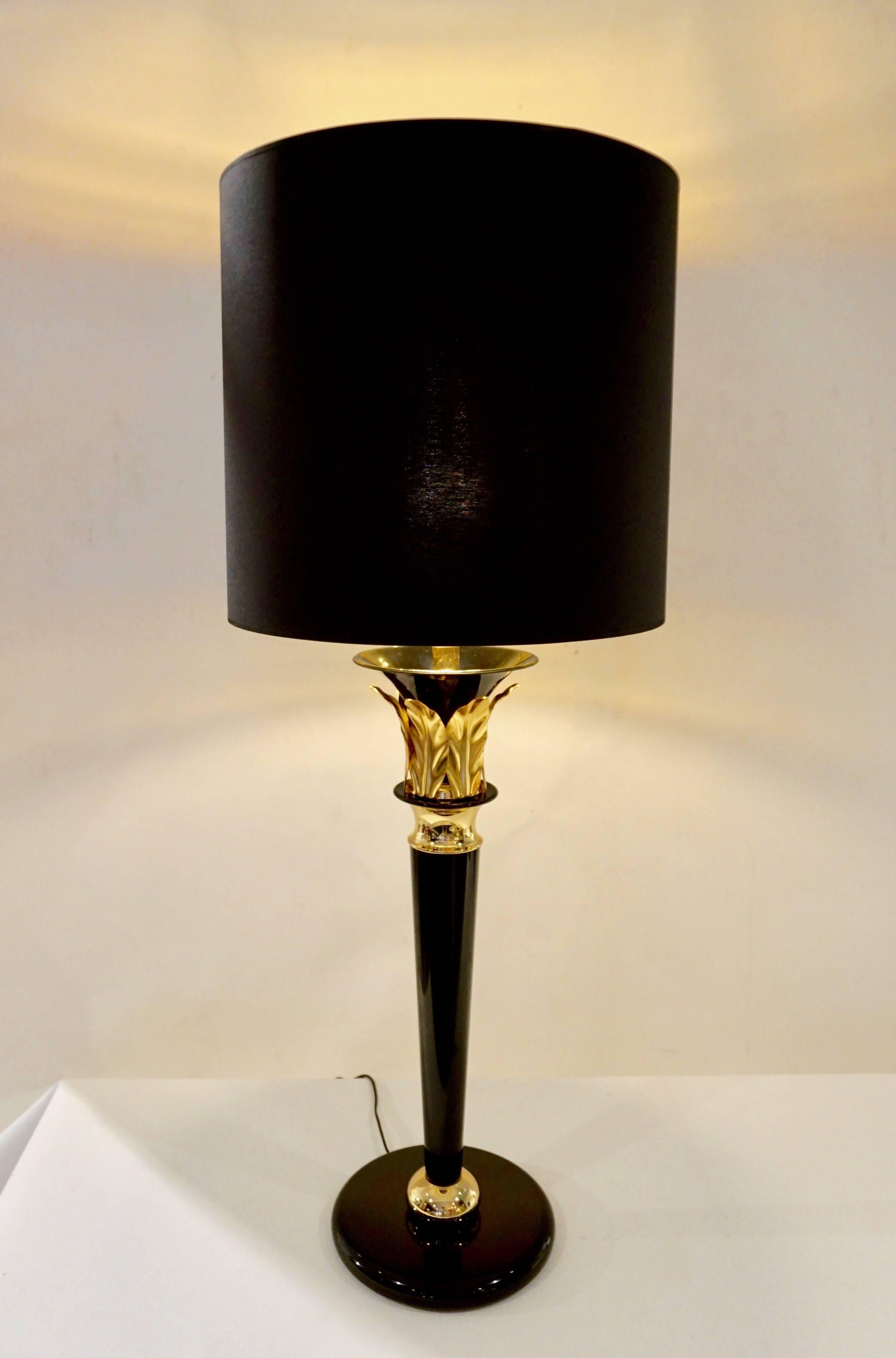 Fabric 1970 Italian Hollywood Regency Pair of Black Lacquered and Gold Leaf-Motif Lamps For Sale