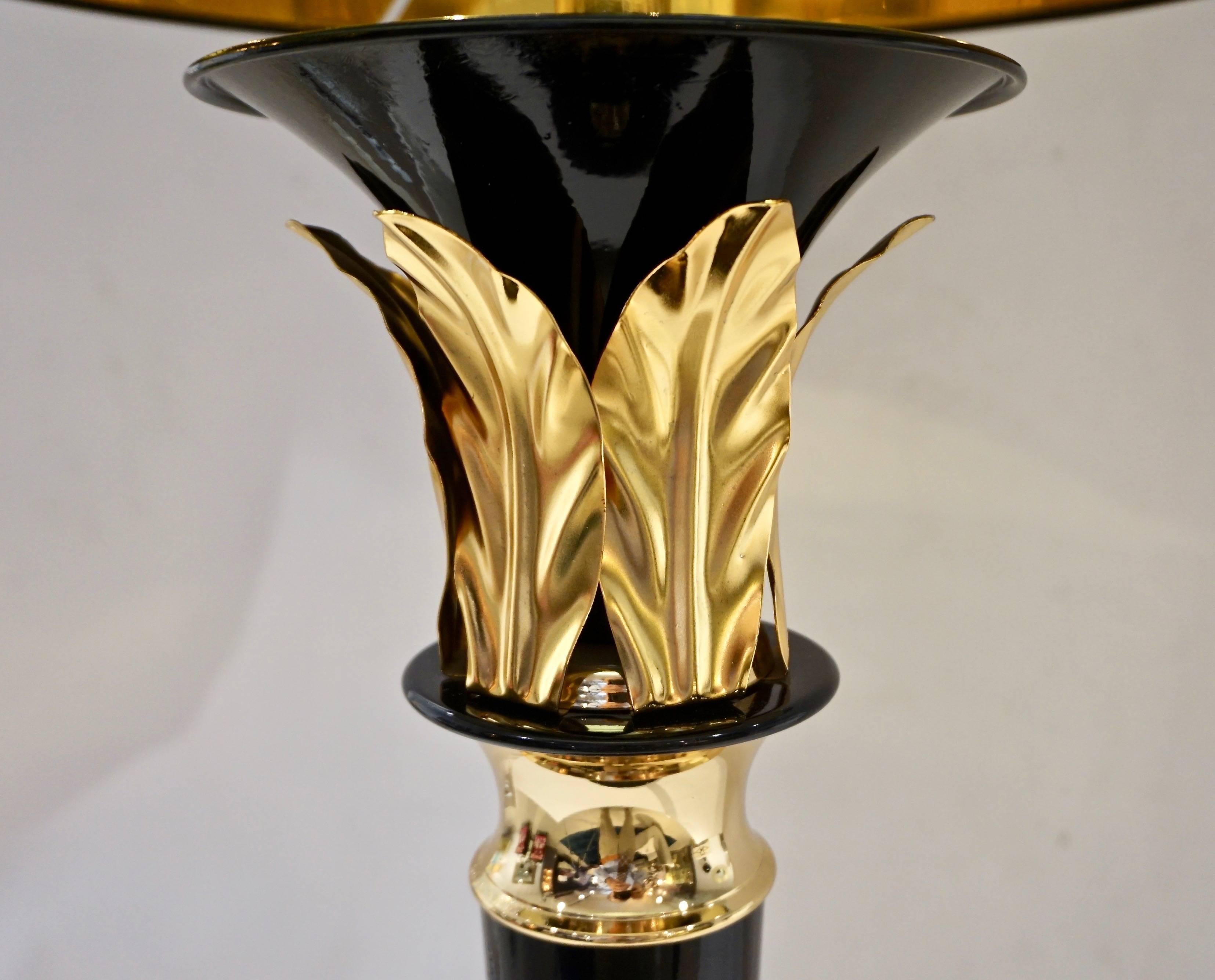 Late 20th Century 1970 Italian Hollywood Regency Pair of Black Lacquered and Gold Leaf-Motif Lamps For Sale