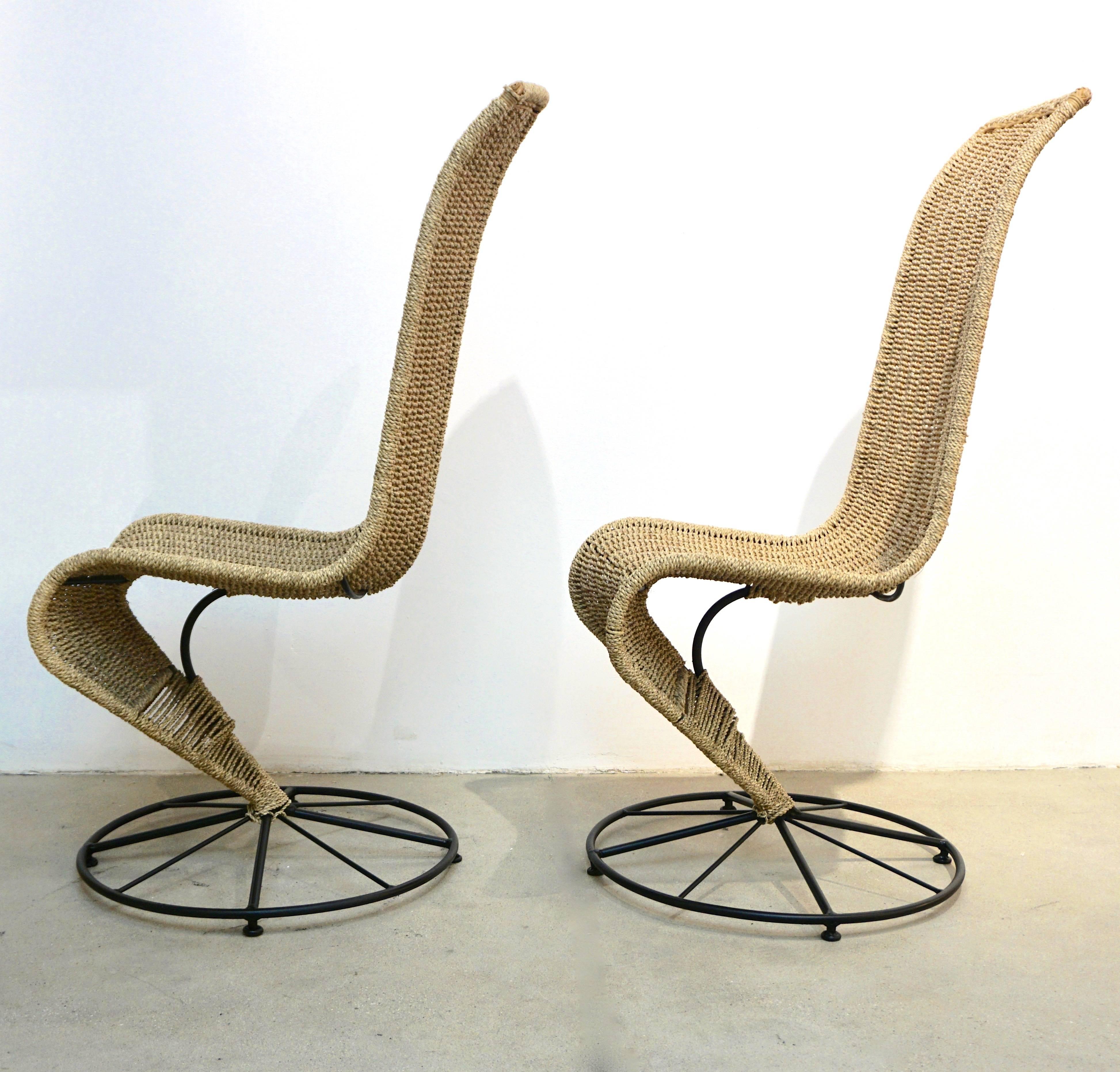These 1970s original Italian Design pair of vintage lounge chairs are an iconic design by Marzio Cecchi for Most Firenze, entirely hand made in Italy, with black lacquered metal structure covered in beige sisal rope interwoven with wicker and raffia