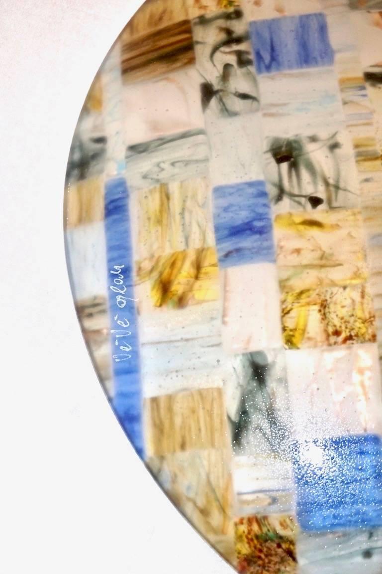 XXIe siècle et contemporain Centre de table italien contemporain en mosaïque de verre d'art de Murano bleu, rose, jaune et cuivre en vente