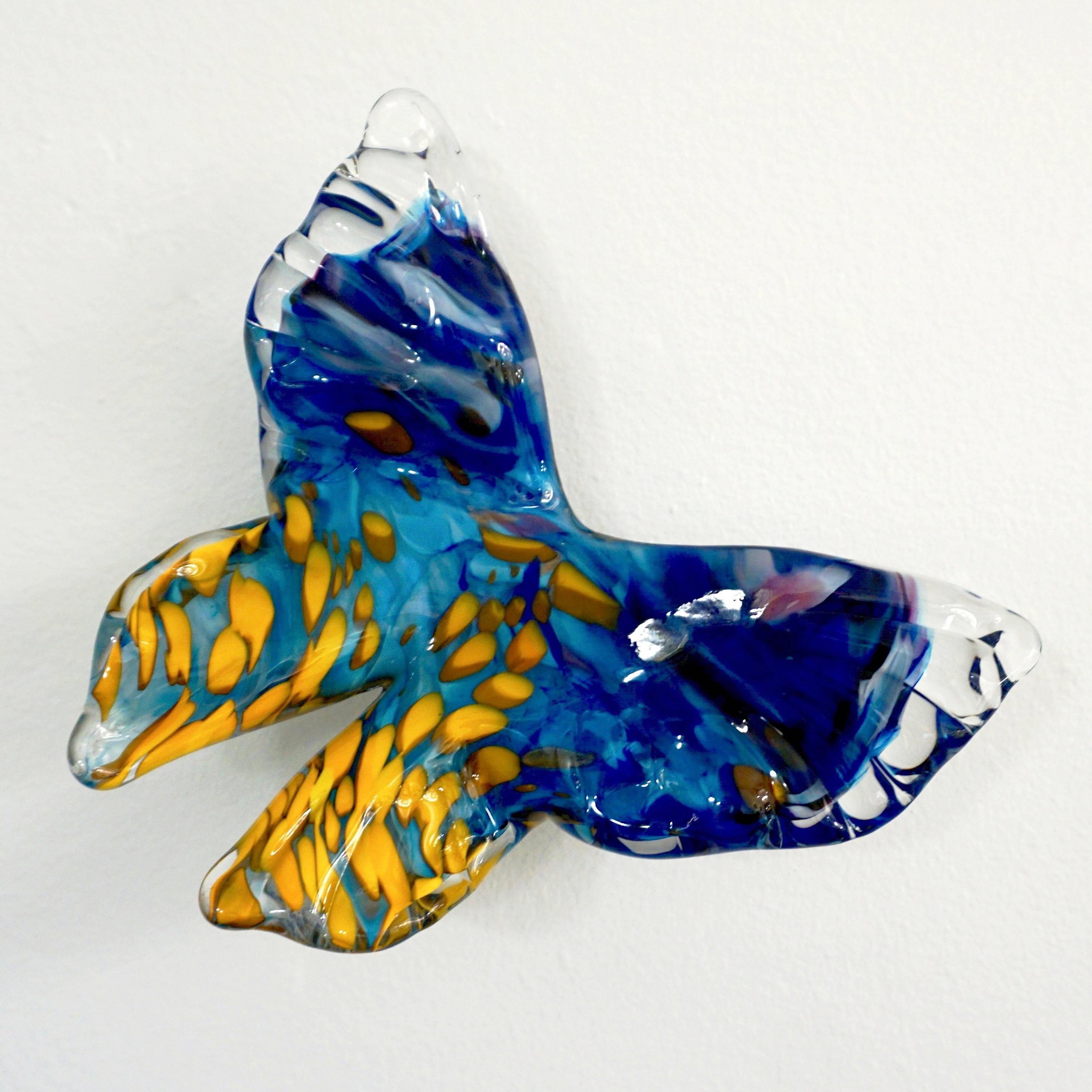 Zeitgenössische moderne Wandskulptur „Fliegen der blauen Schmetterlinge“ aus geblasenem Glas (Organische Moderne) im Angebot