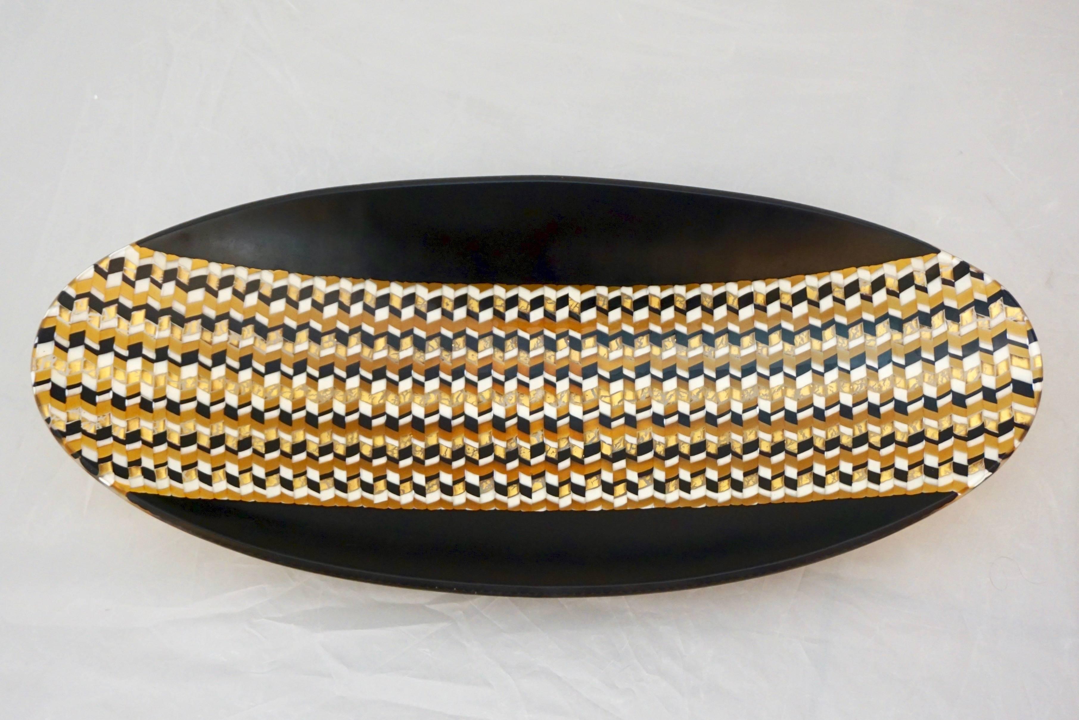 Italian Art Deco Design Black White and Gold Murano Glass Modern Centerpiece In Excellent Condition For Sale In New York, NY