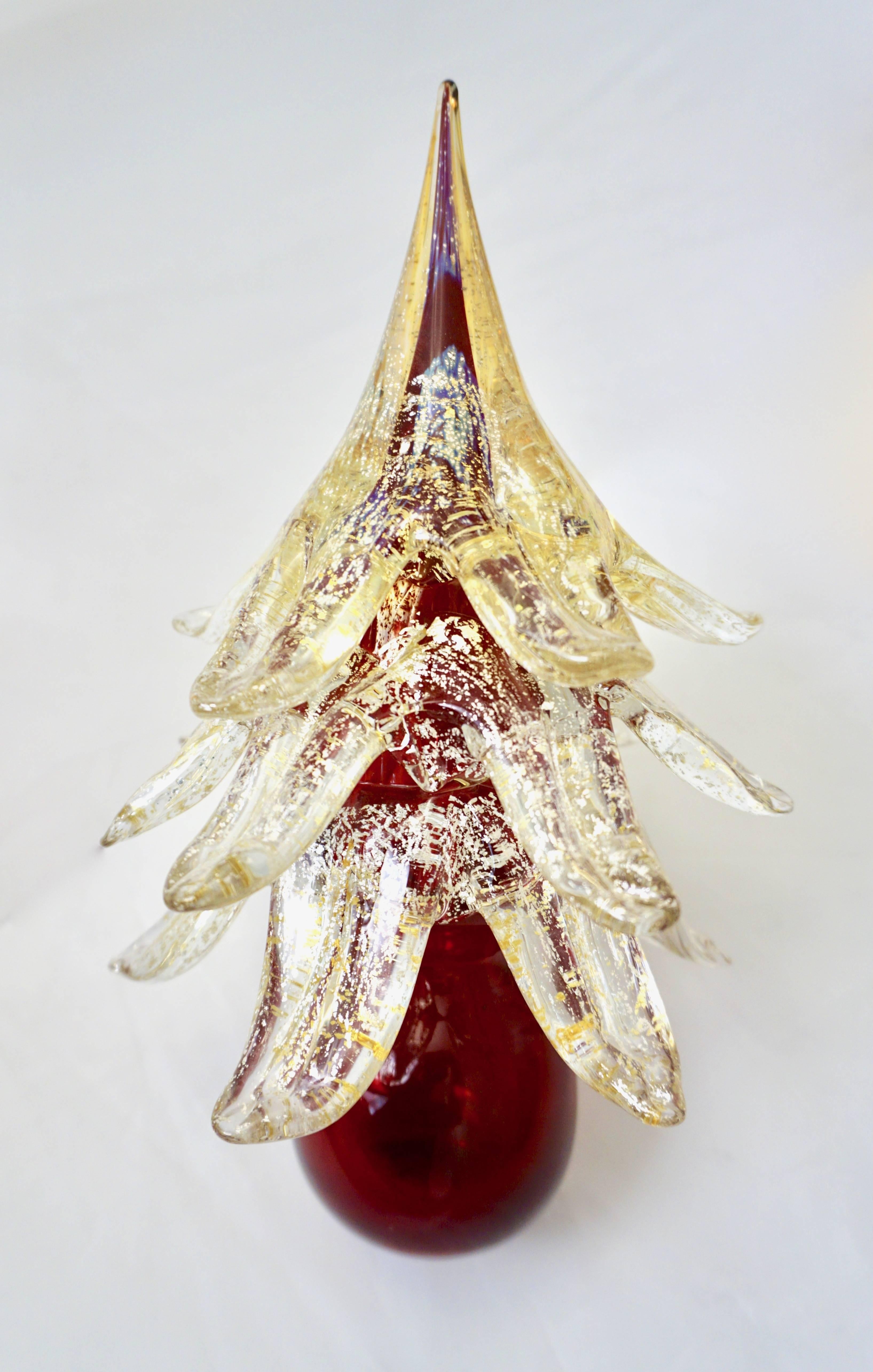 Formia Italian Vintage Wine Red Gold Murano Glass Christmas Tree Sculptures In Excellent Condition In New York, NY