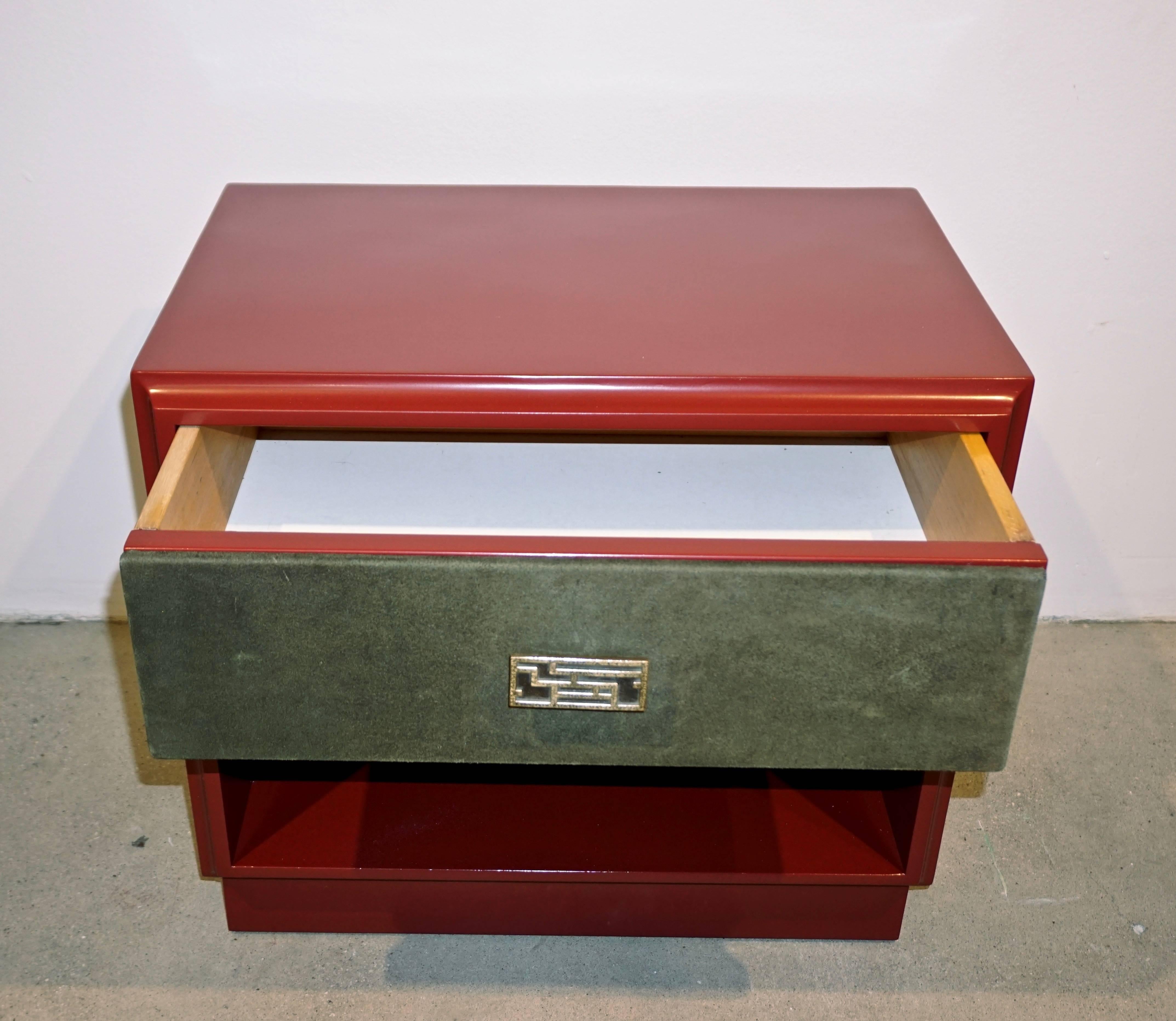 1970s Italian Green Leather Burgundy Side Tables with Mirror and Bronze Accents In Excellent Condition In New York, NY