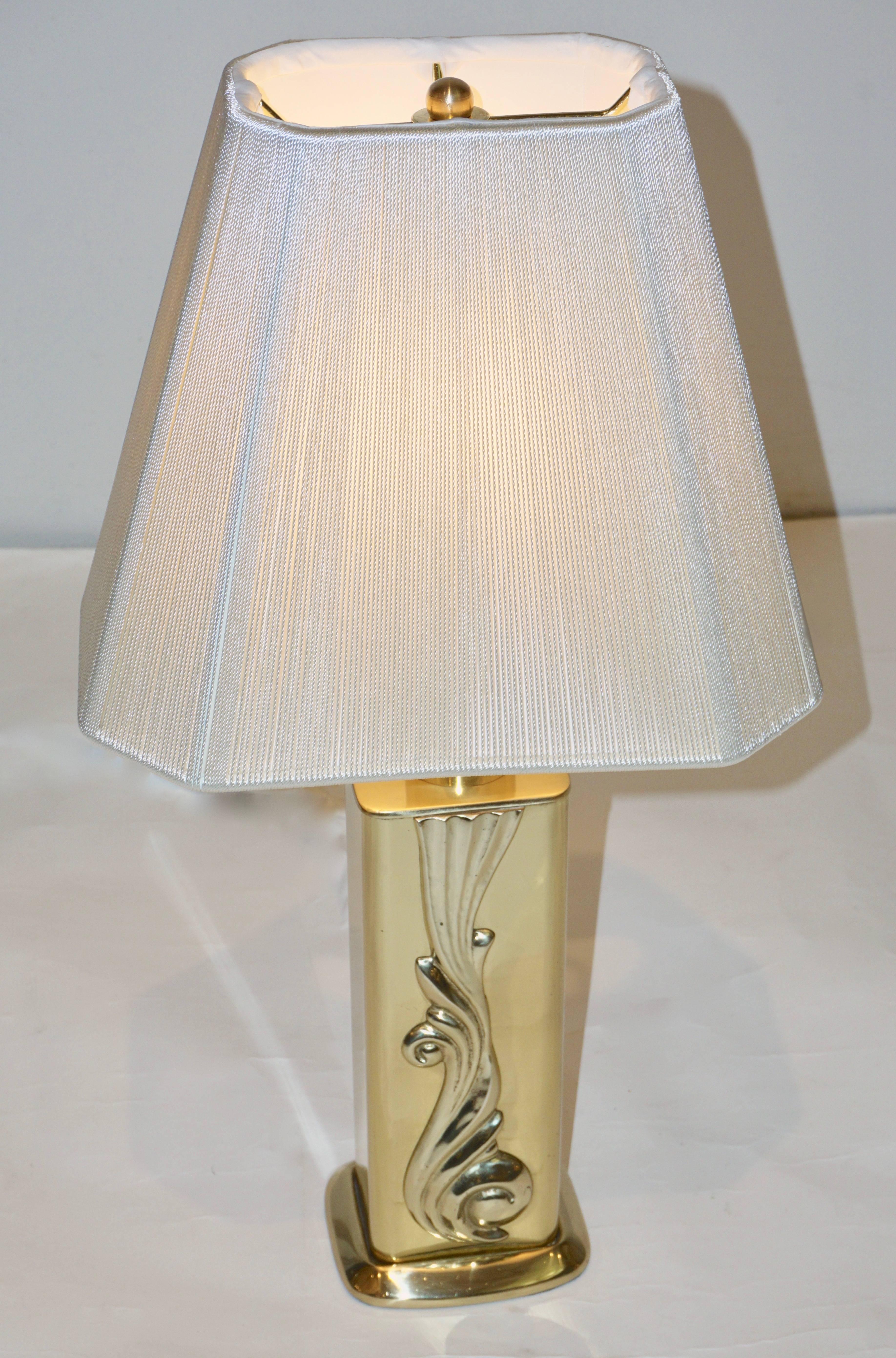 Lipparini 1960s Italian Vintage Pair of Gold Brass Lamps with White Silk Shades In Excellent Condition In New York, NY