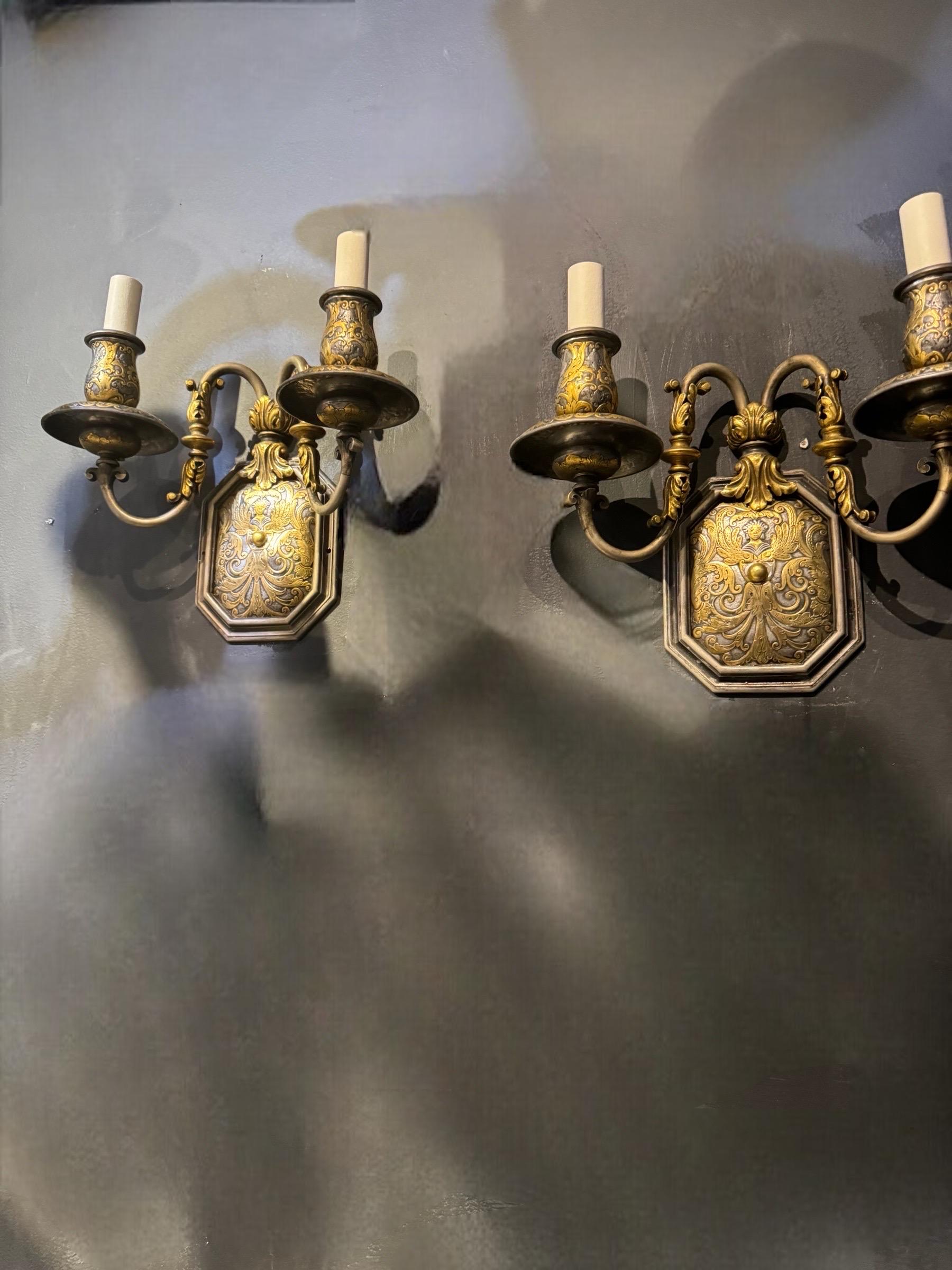 Apliques Caldwell Grabados 1920 Dos Luces en Bueno estado para la venta en New York, NY