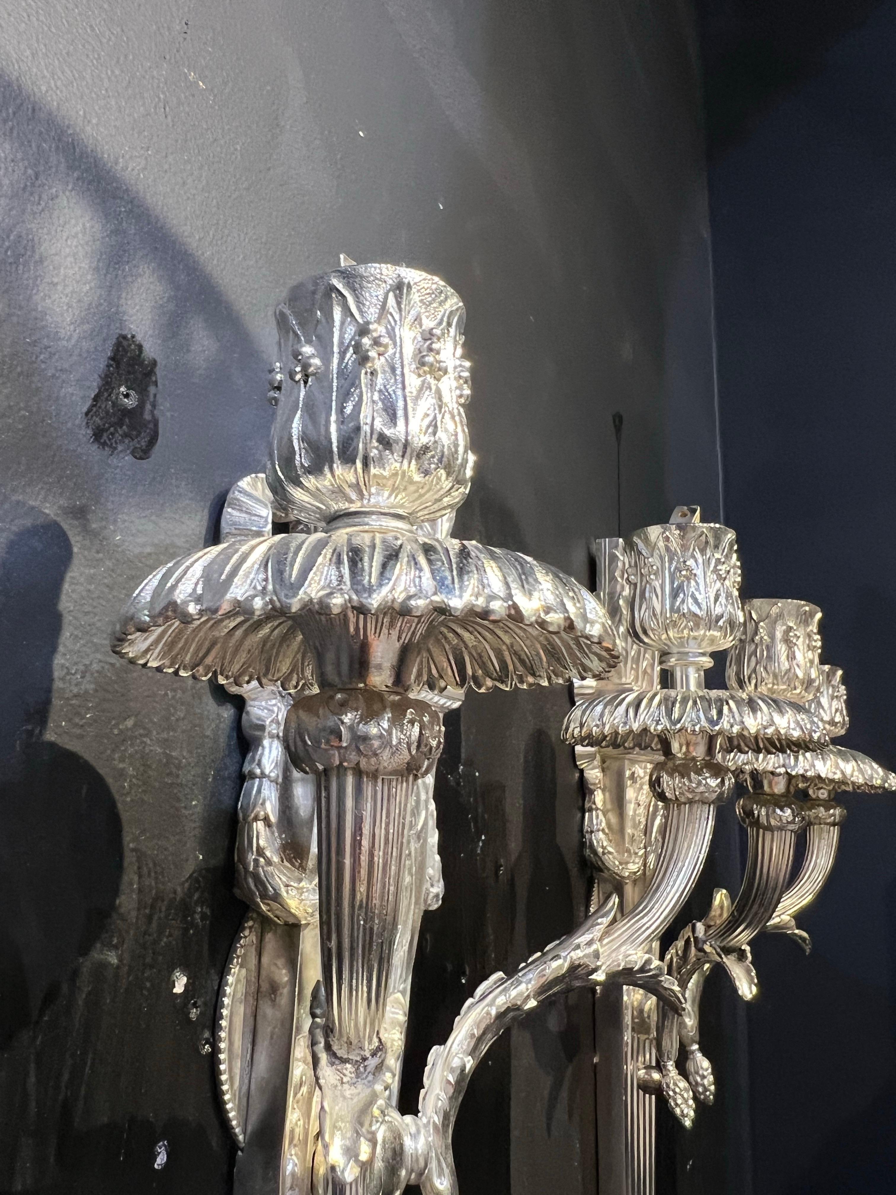 Applique neoclassiche Caldwell placcate in argento in vendita 1