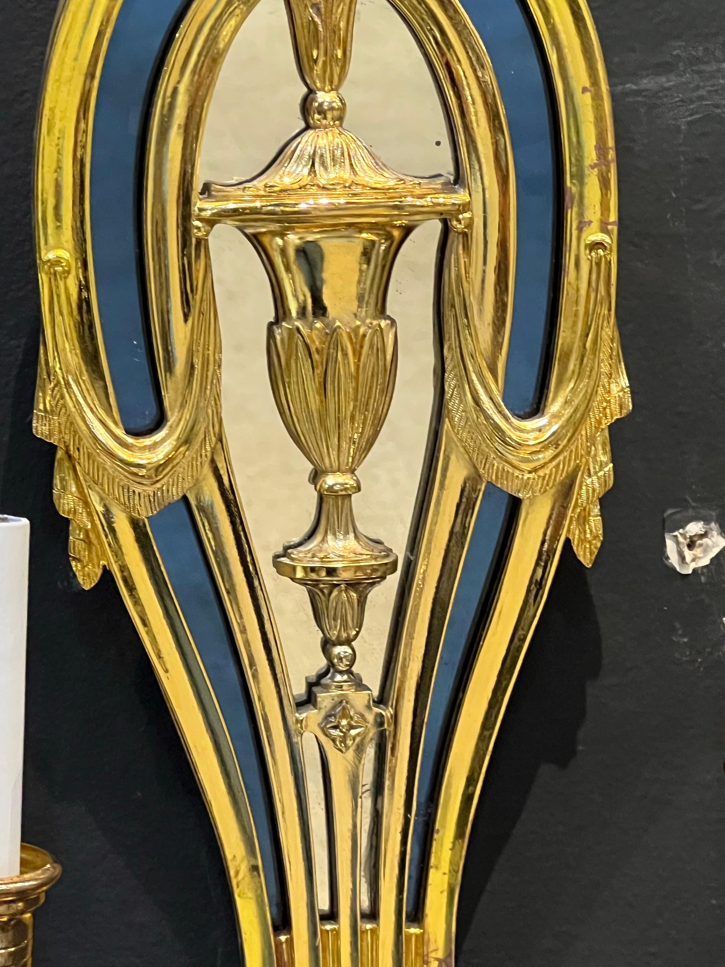 1920 Caldwell Bronze Sconces with Mirror and Cobalt Glass en Bueno estado para la venta en New York, NY