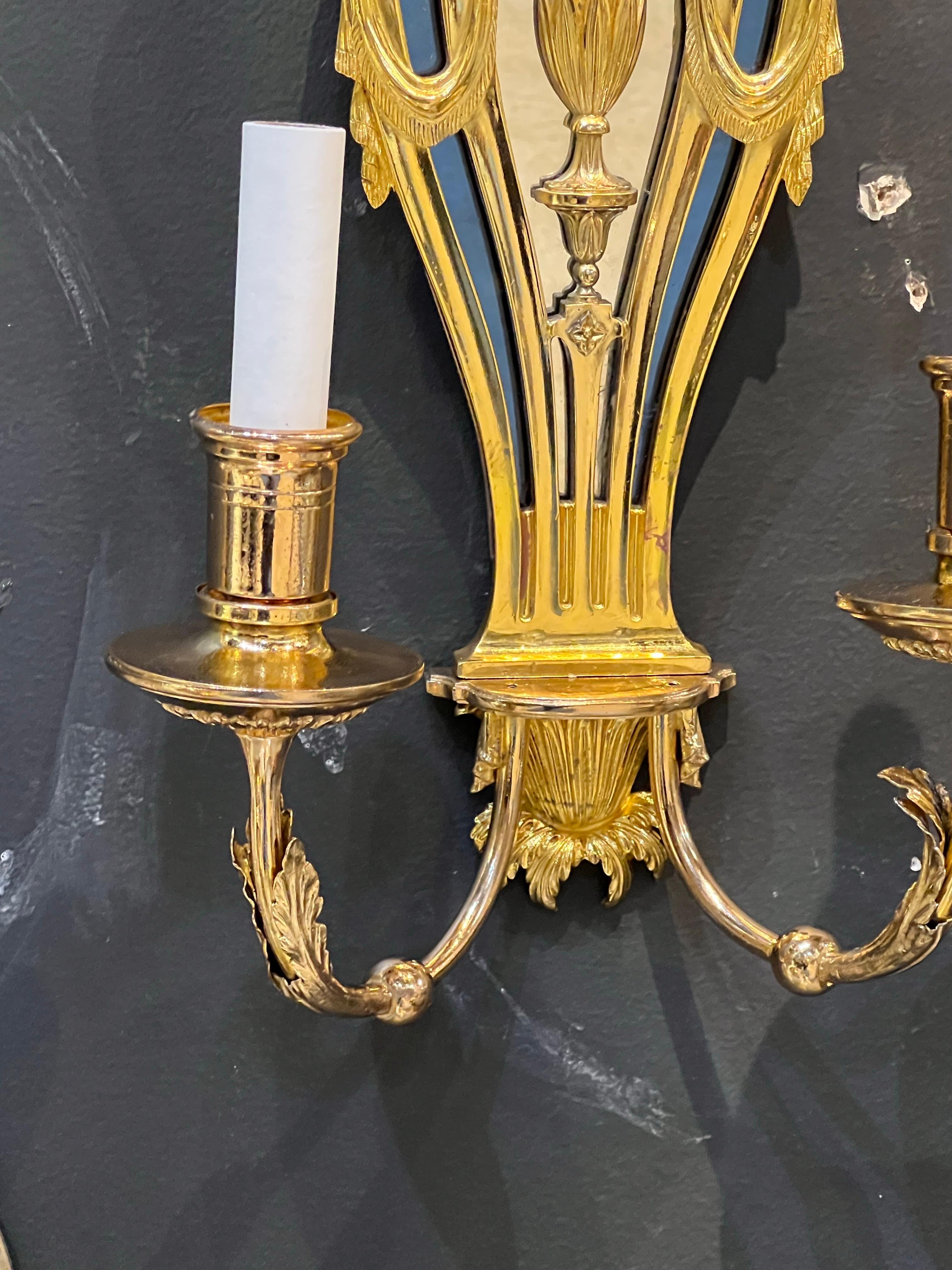 1920 Caldwell Bronze Sconces with Mirror and Cobalt Glass principios del siglo XX en venta