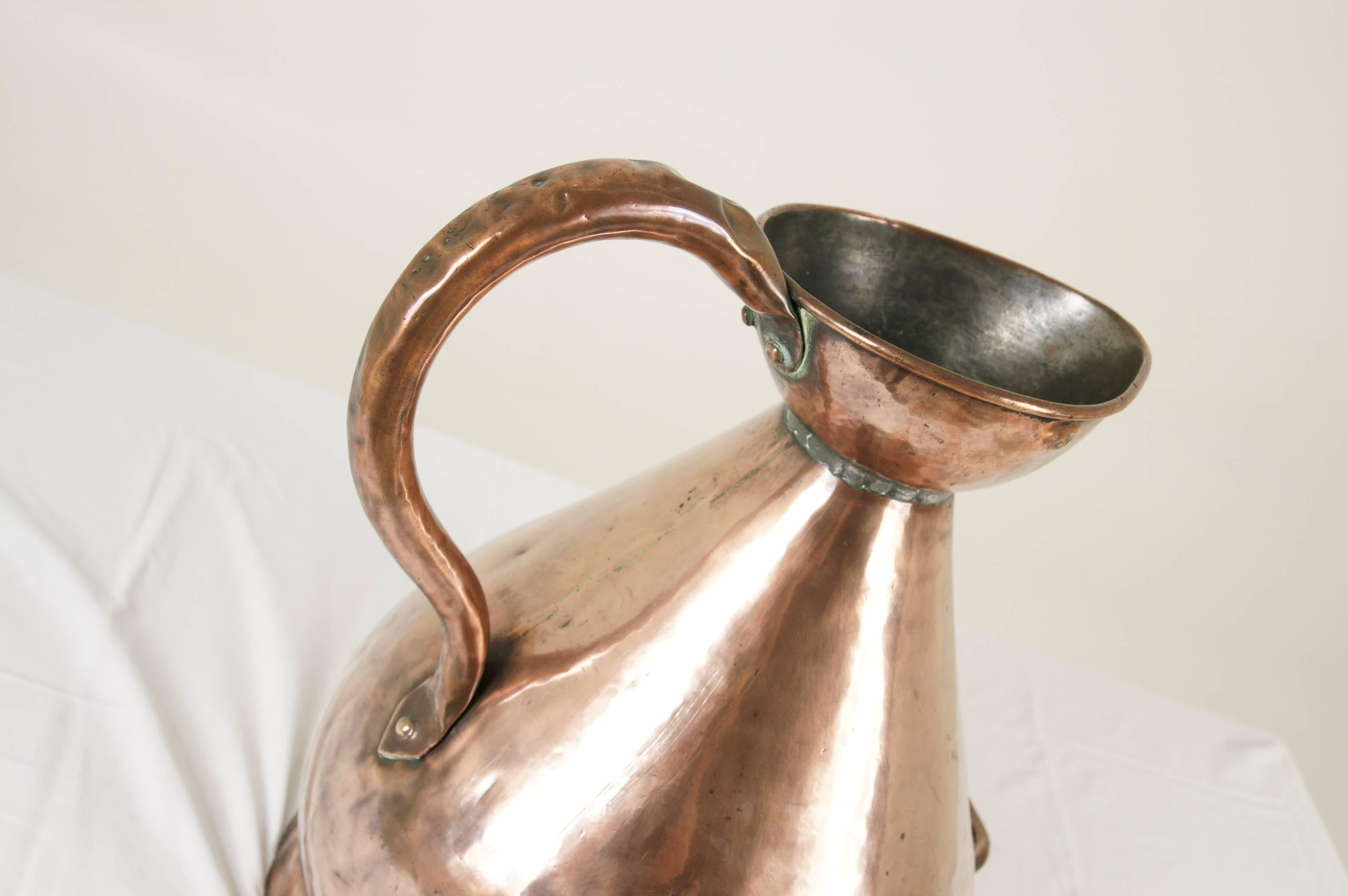 B202 Large Antique Scottish Four Gallon Haystack Copper Weights and Measures Jug In Good Condition In Vancouver, BC