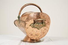 B204 Antique Scottish Helmet Shaped Copper Coal Scuttle/Hod, 7.5lbs