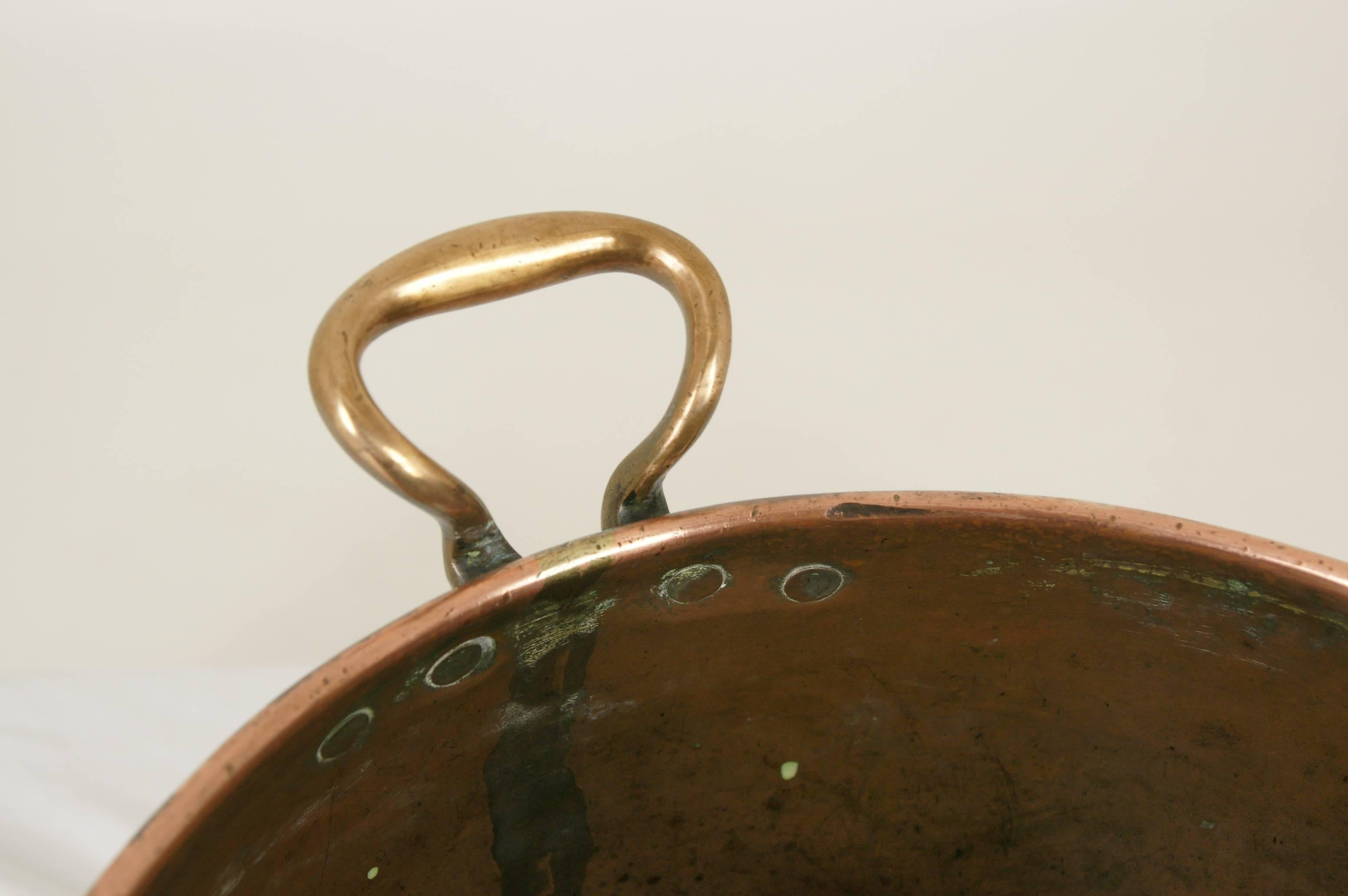 Antique Scottish Oval Copper Wine Pot/ Cooking Pot, Brass Handles In Excellent Condition In Vancouver, BC