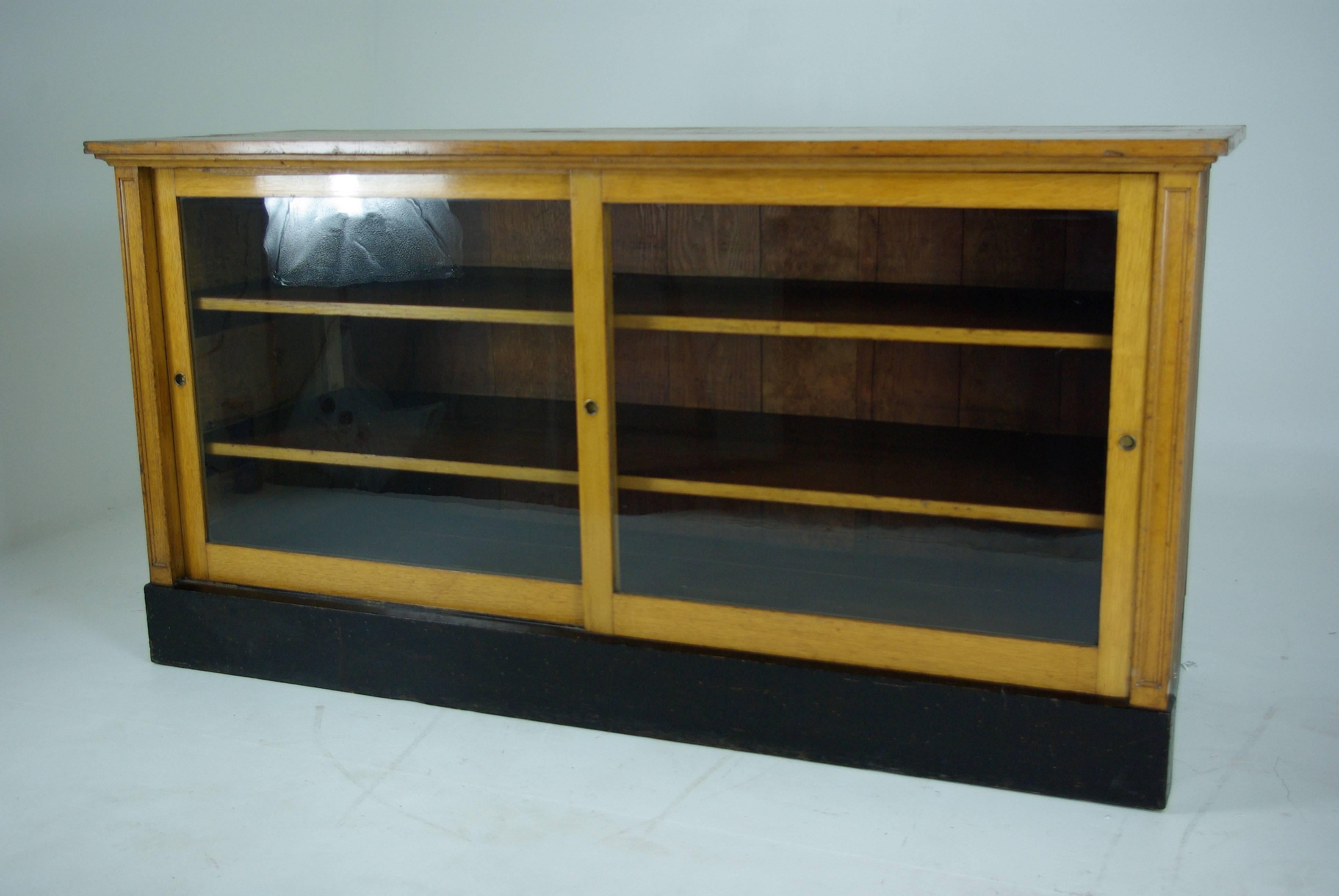 Canadian B398 Large Oak Country Store Showcase, China Display Cabinet with Sliding Doors