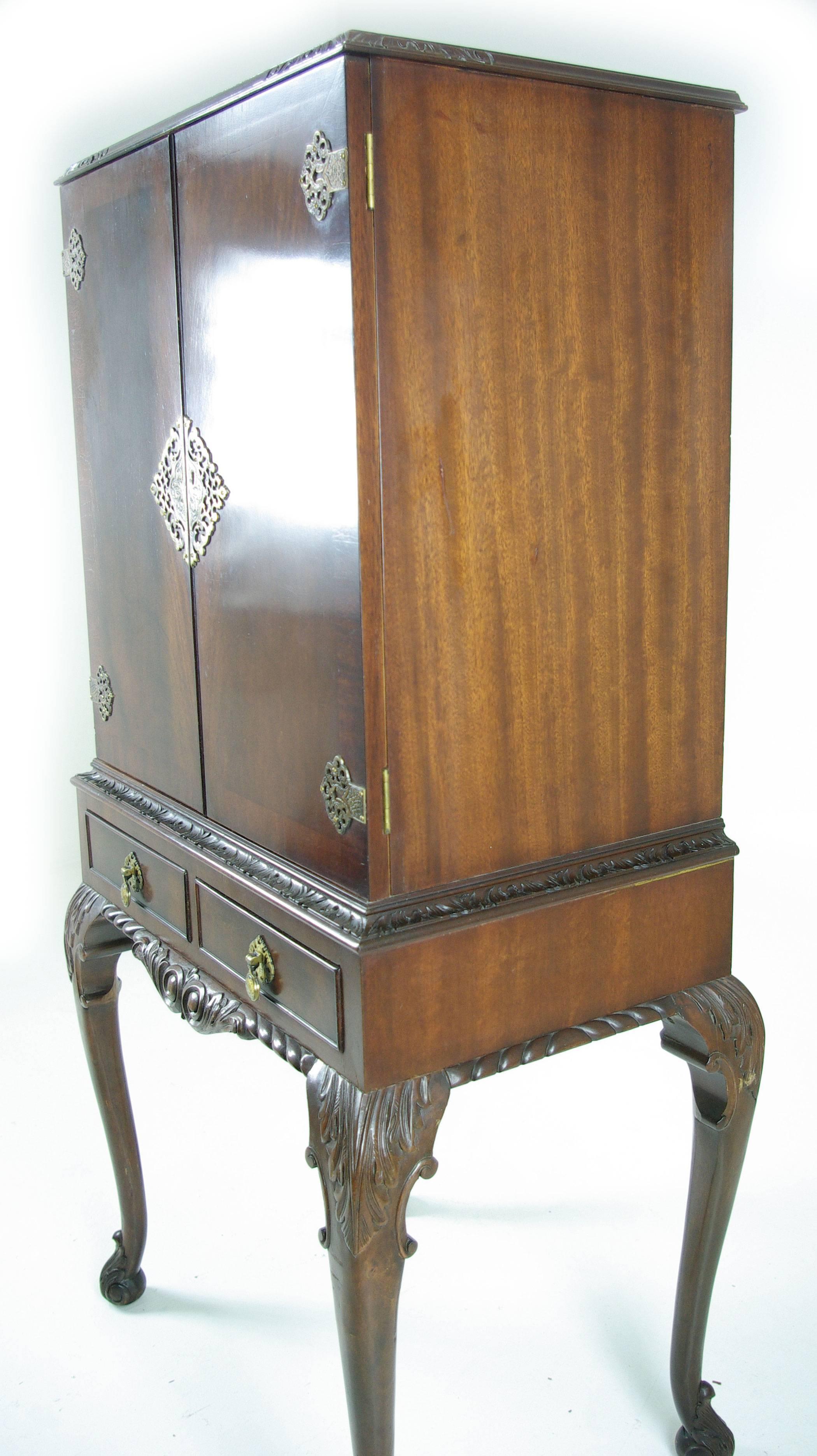 Hand-Crafted Antique Scottish Burr Walnut Drinks, Cocktail Cabinet with Fitted Interior