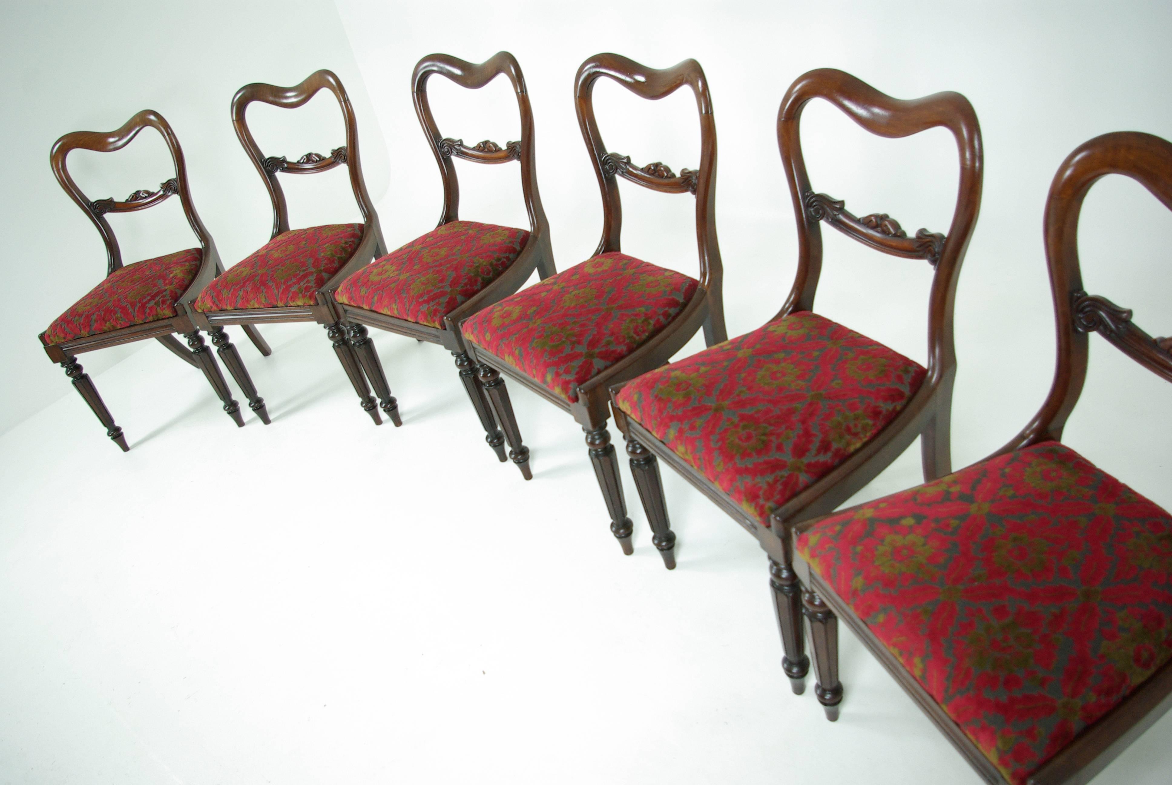 Antique Dining Chairs, Carved Backs, Set of Six, Regency, Liftout Seats, B607

Scotland.
1830.
Solid mahogany construction.
Original finish.
Carved centre railing.
Lift out seats.
Ending on tapered legs.
Lovely color and all joints are tight.

Was