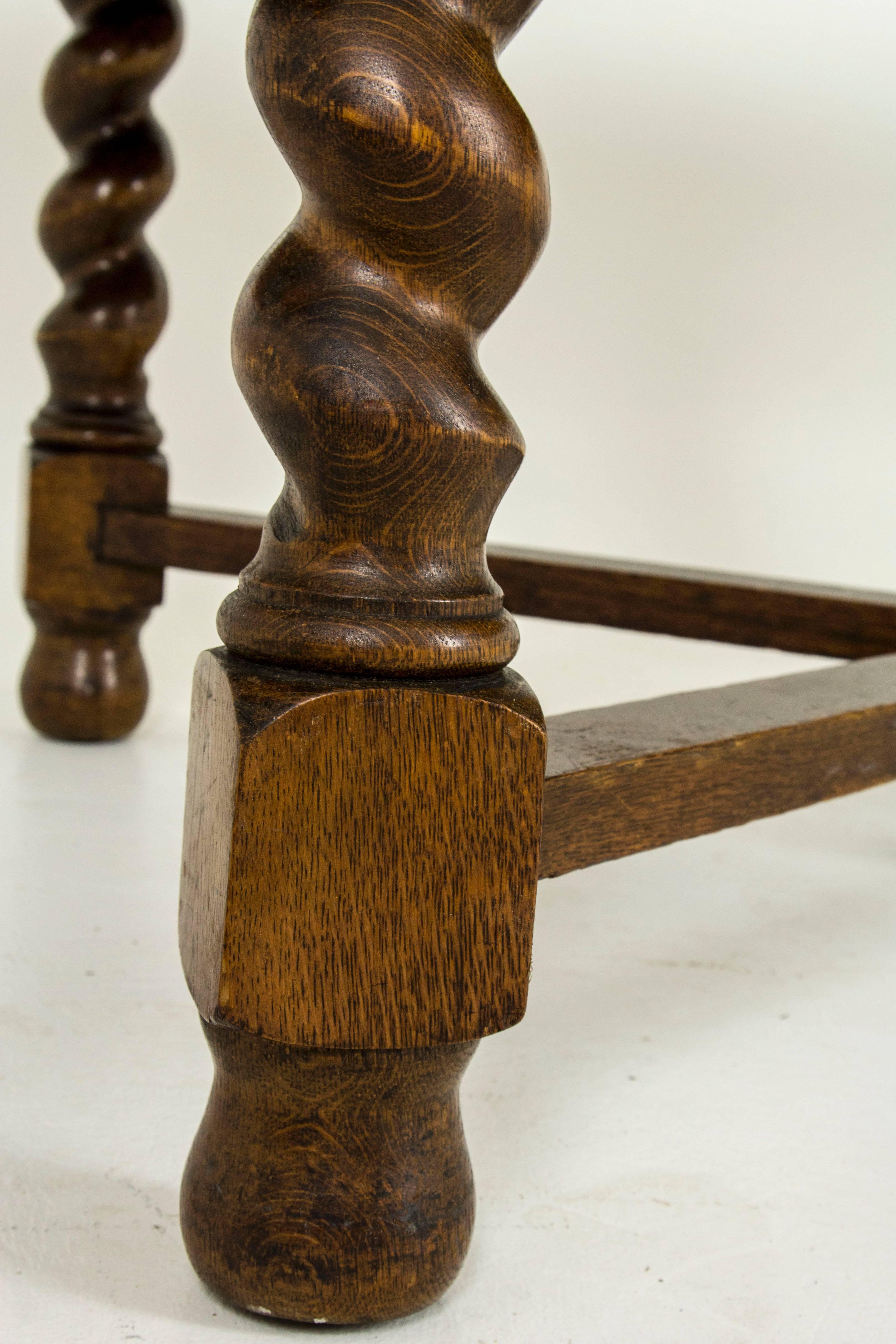 antique table with pull out leaves