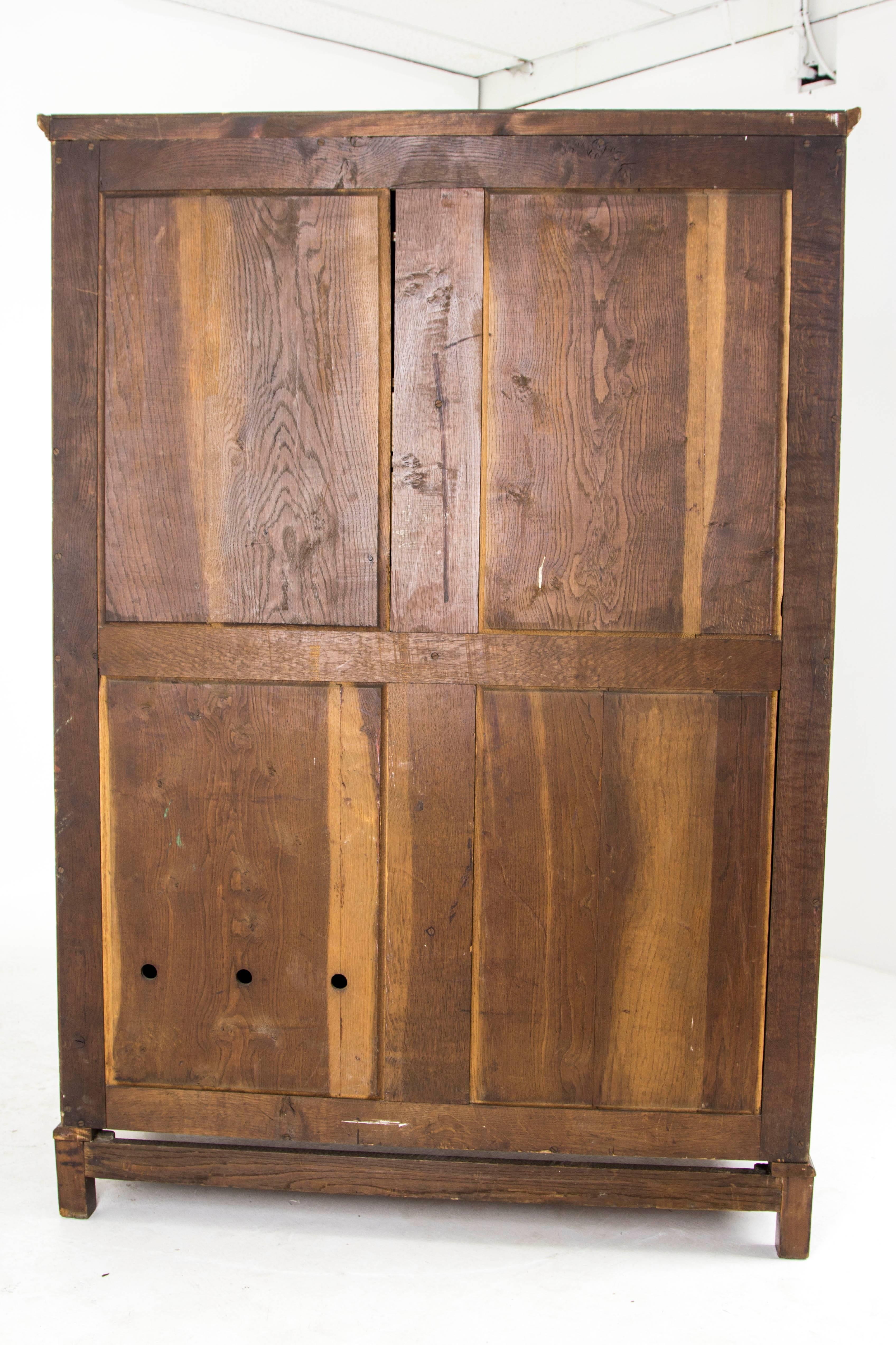 Antique Scottish Flamed Mahogany Fitted Armoire Wardrobe, Closet In Excellent Condition In Vancouver, BC