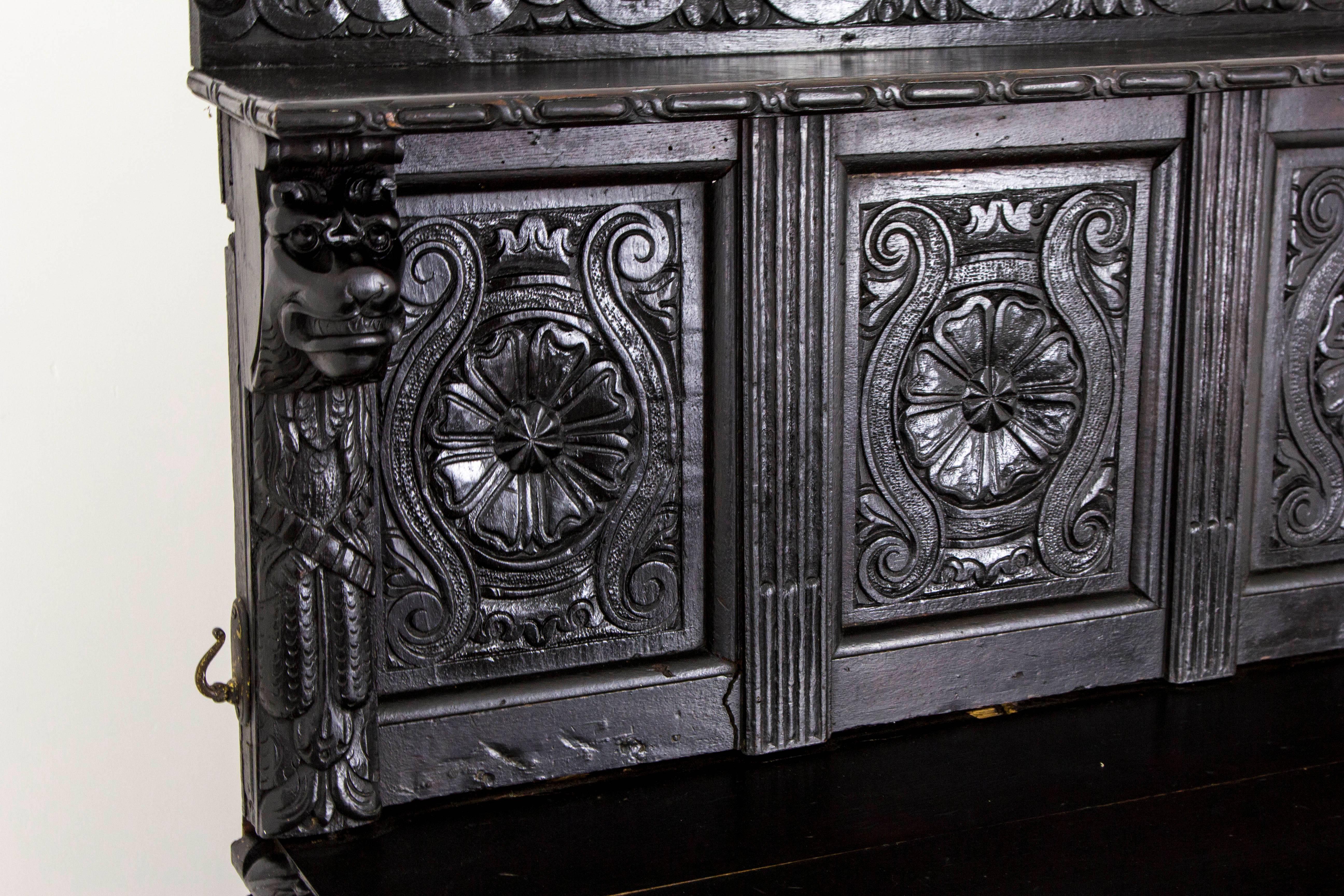 Antique Scottish Victorian Heavily Carved Oak Hall Table, Credenza In Good Condition In Vancouver, BC