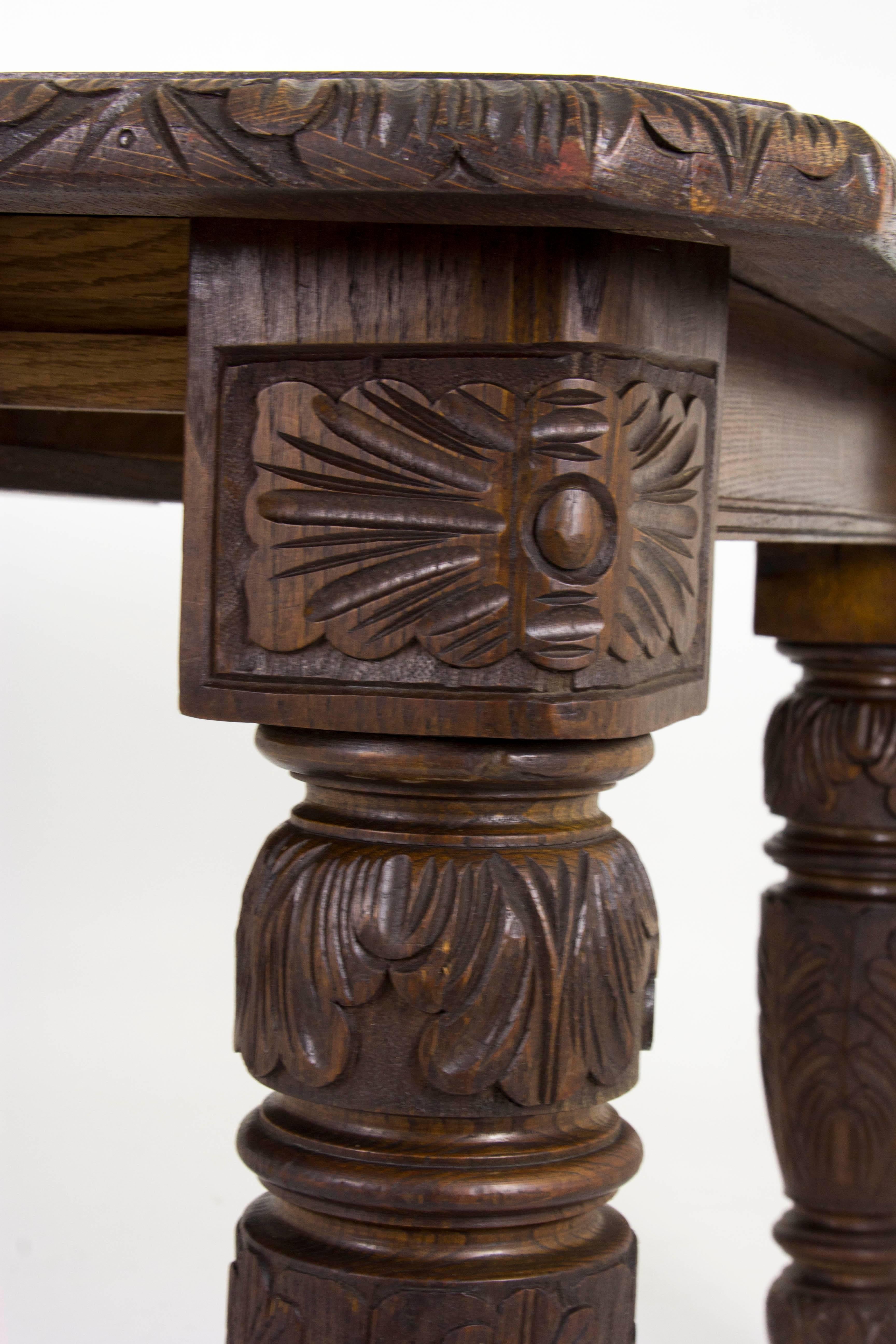 B445 Antique Scottish Victorian Oak Jacobean Carved Dining Table with Hand Crank In Good Condition In Vancouver, BC