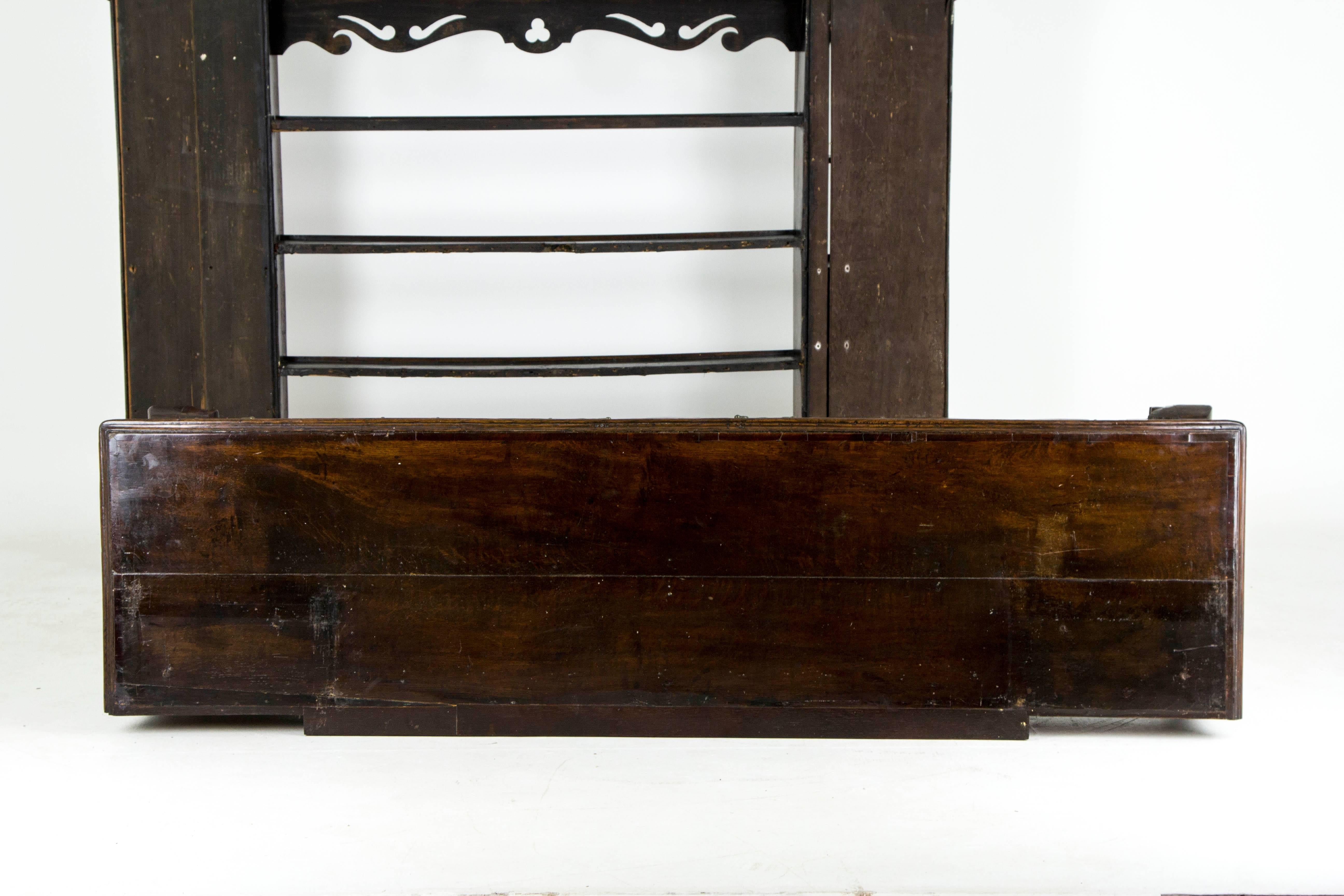B613 Antique English 18th Century Oak Welsh Dresser with Three-Shelve Plate Rack In Good Condition In Vancouver, BC