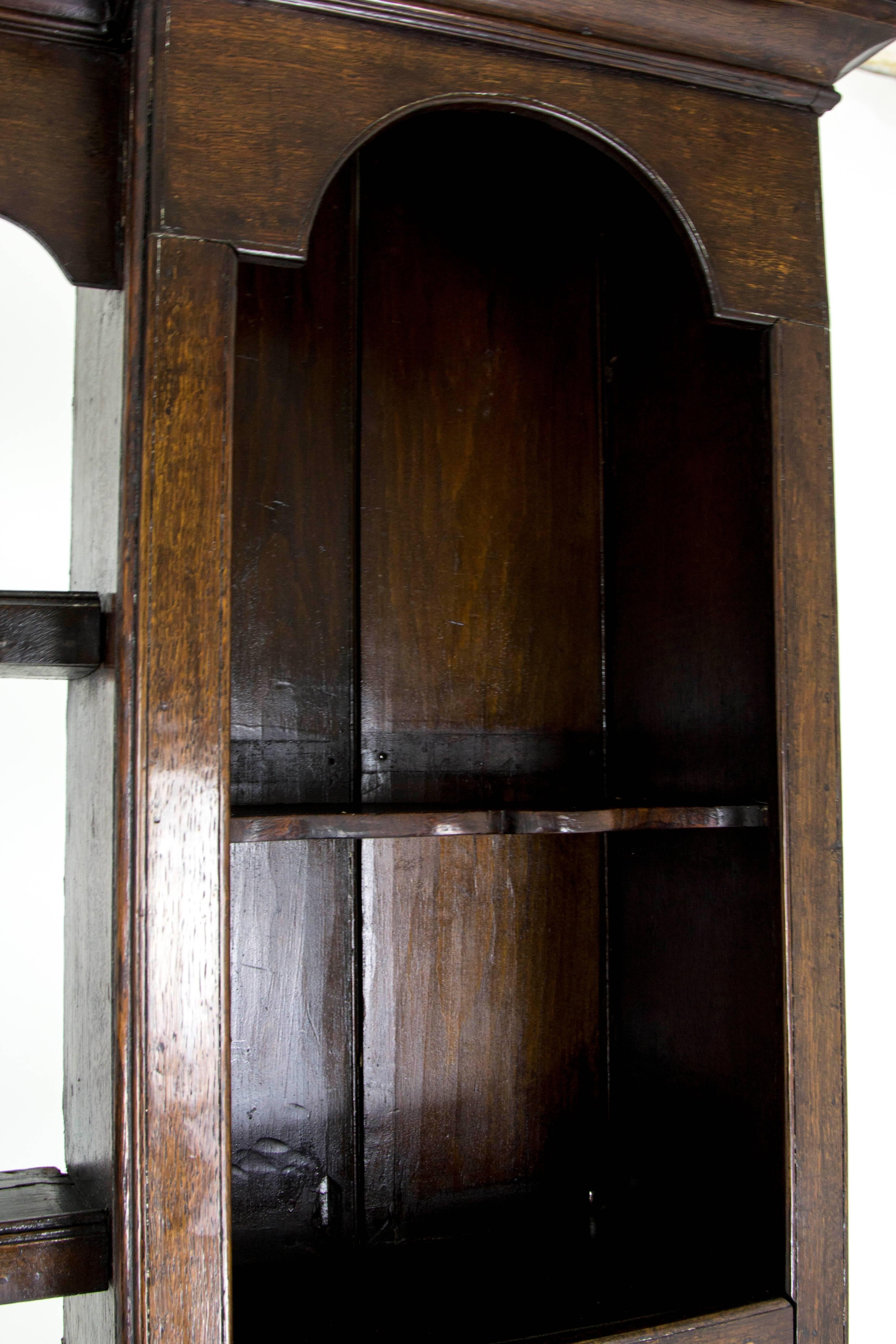 B613 Antique English 18th Century Oak Welsh Dresser with Three-Shelve Plate Rack 2