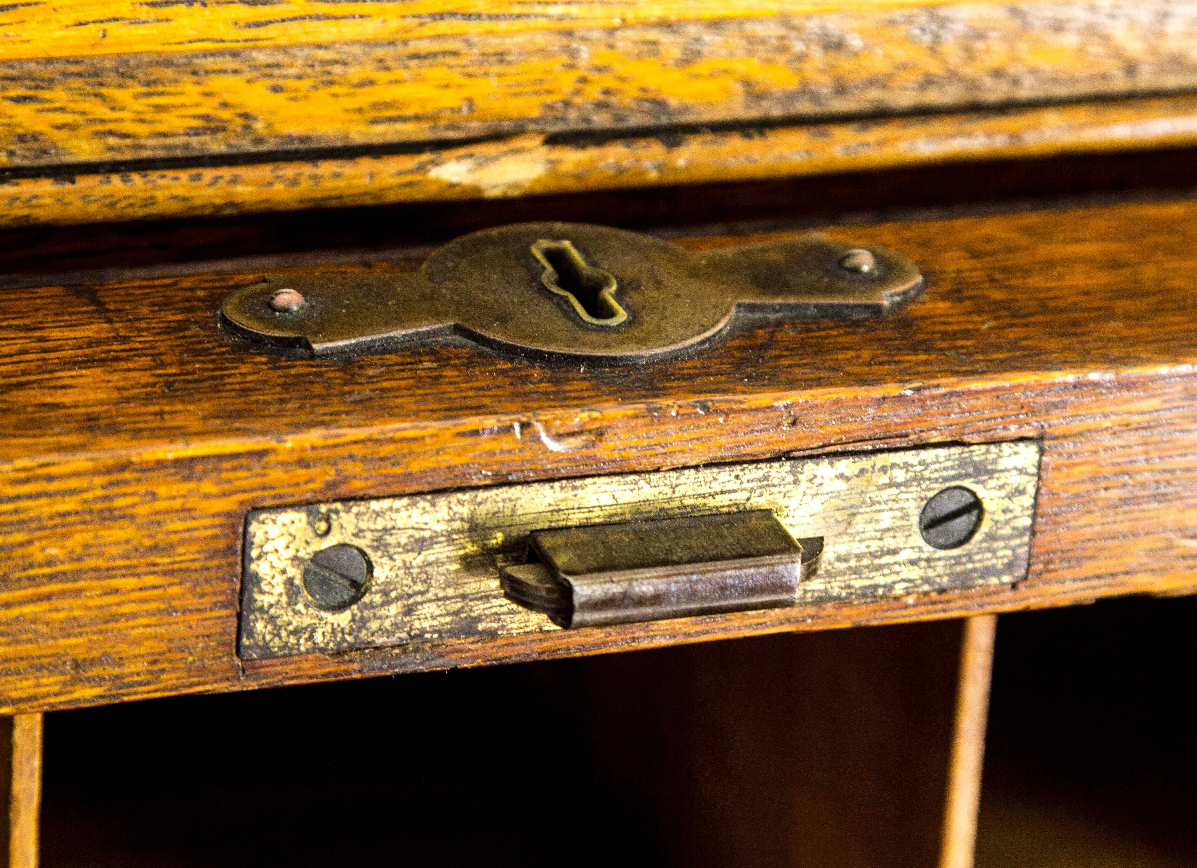 Antique Oak Roll Top Desk, Double Pedestal In Excellent Condition In Vancouver, BC