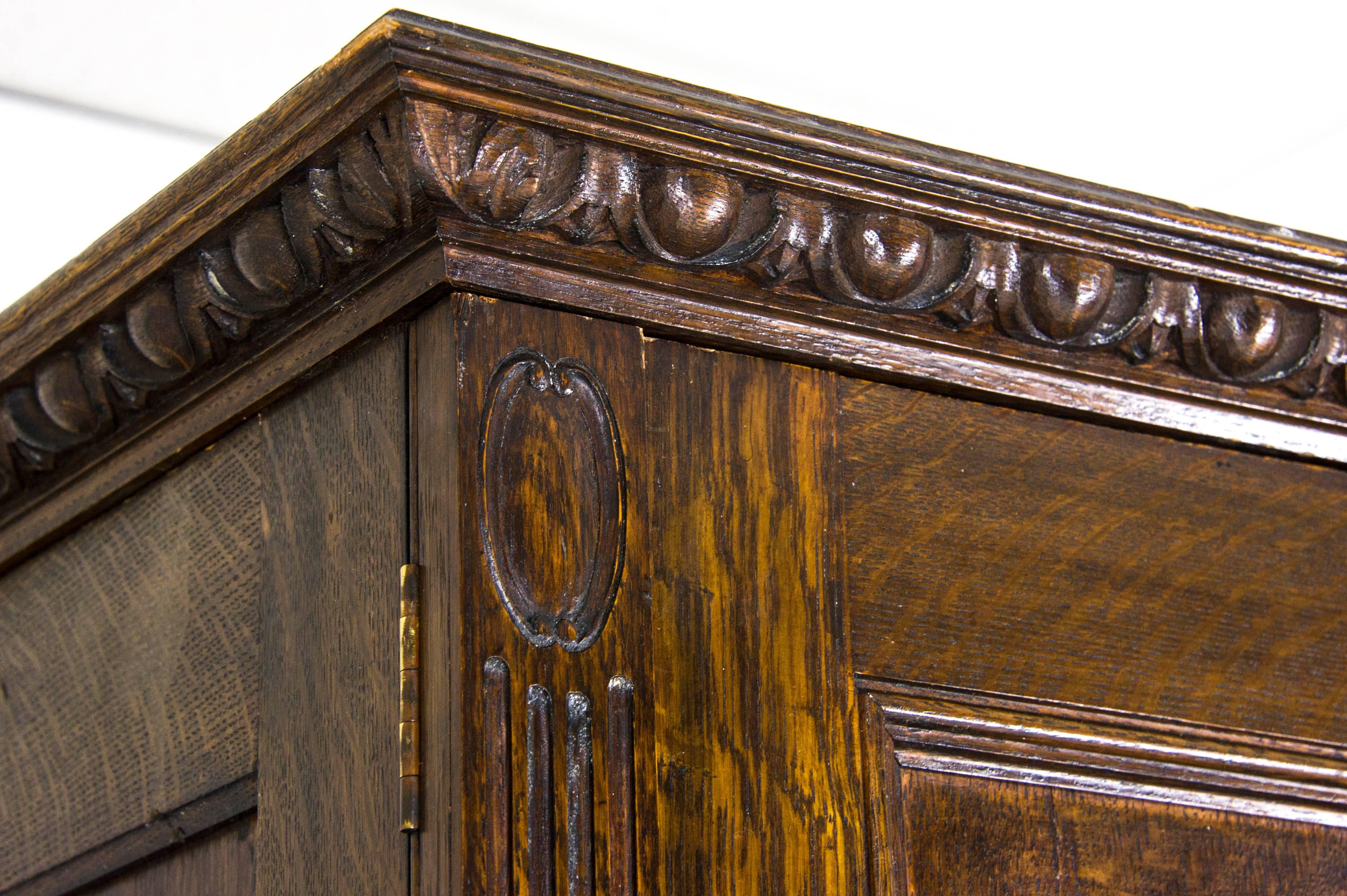 Antique Armoire Heavily Carved Tiger Oak Scotland, 1890 In Good Condition In Vancouver, BC