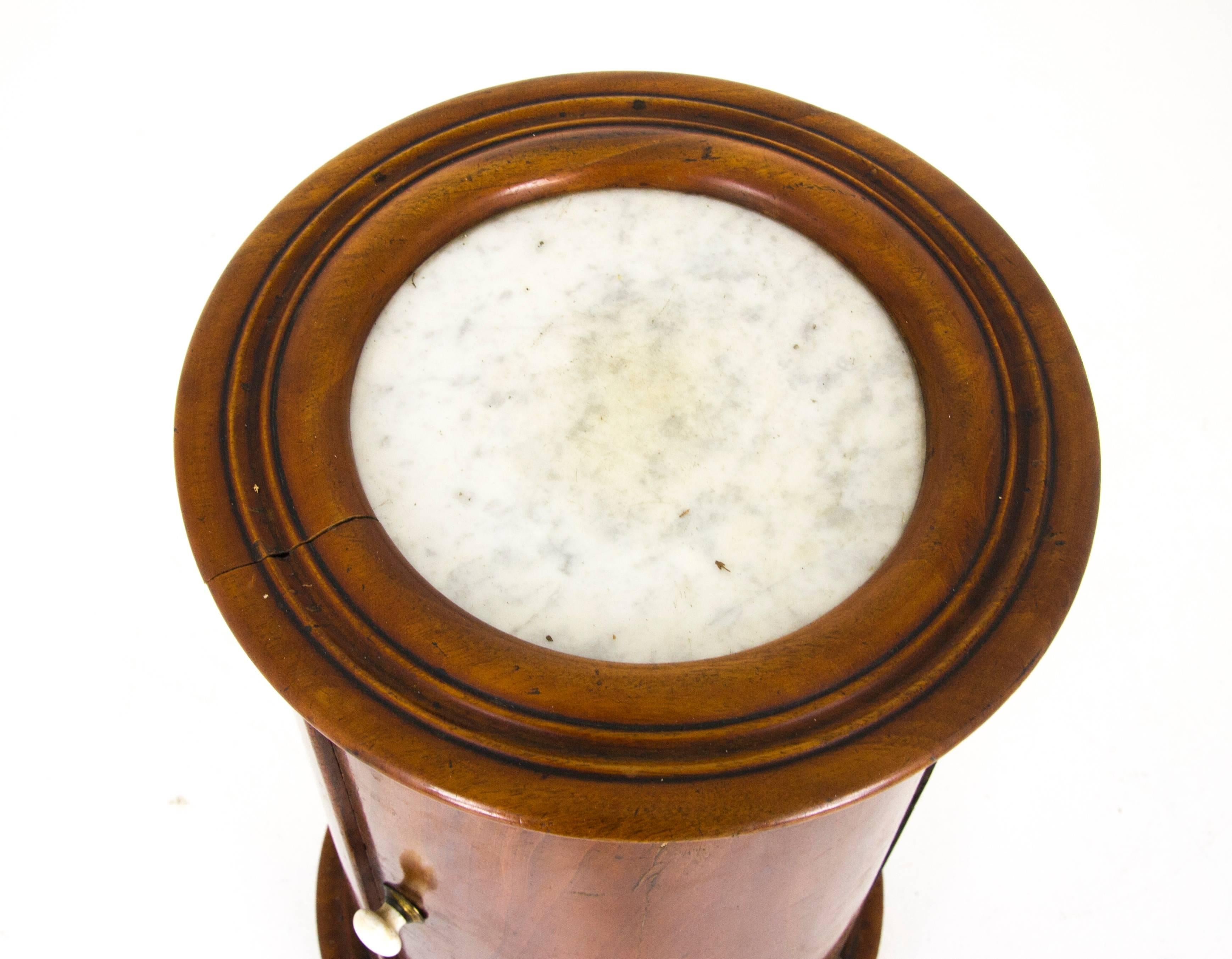 Antique nightstand, bedside table, cylindrical lamp table, Scotland 1880, b928

Scotland, 1880
Solid walnut
Original finish
Circular marble top
Single door with two fitted shelves
Ending on a circular plinth base

$750

B928
14.5