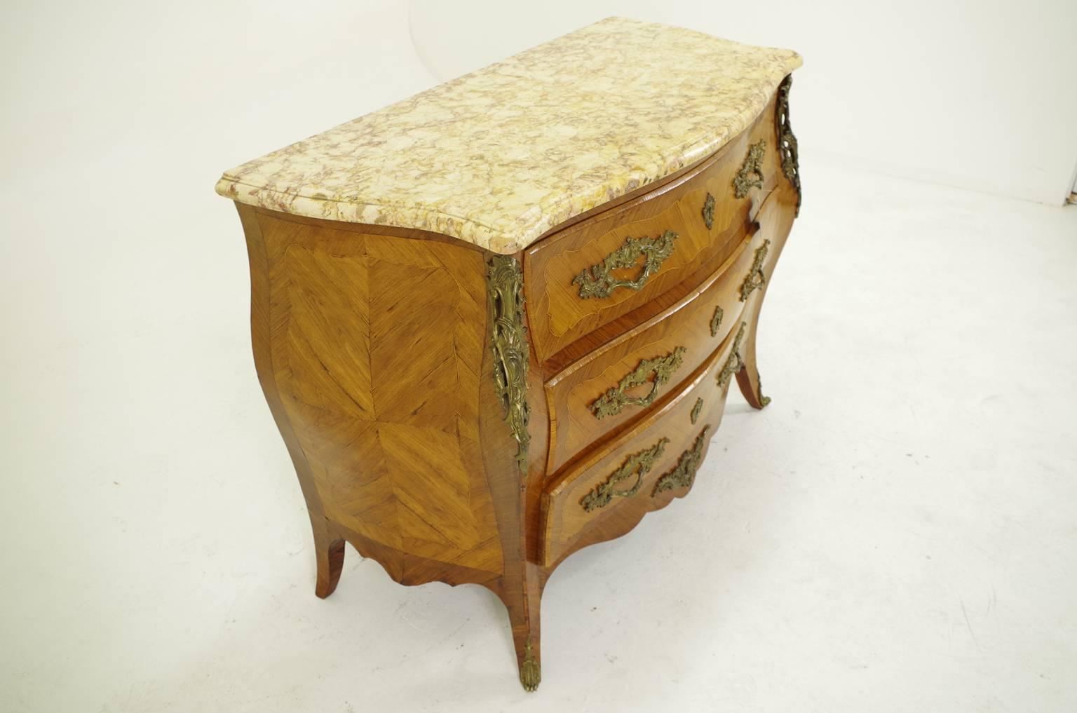 French Louis XV Style Kingwood and Tulipwood Marble Top Bombe Commode In Excellent Condition In Vancouver, BC