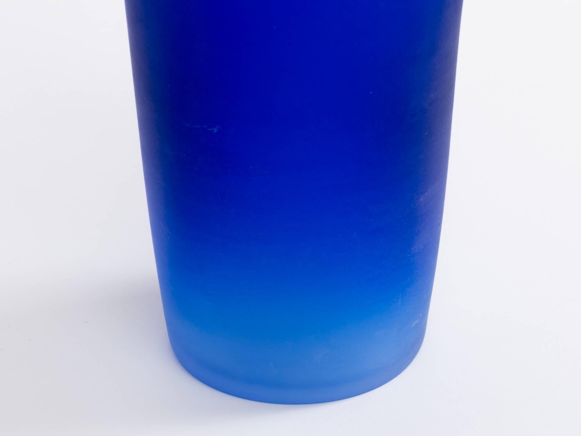 Cenedese Cobalt Blue Italian Glass Vase In Good Condition In New York, NY