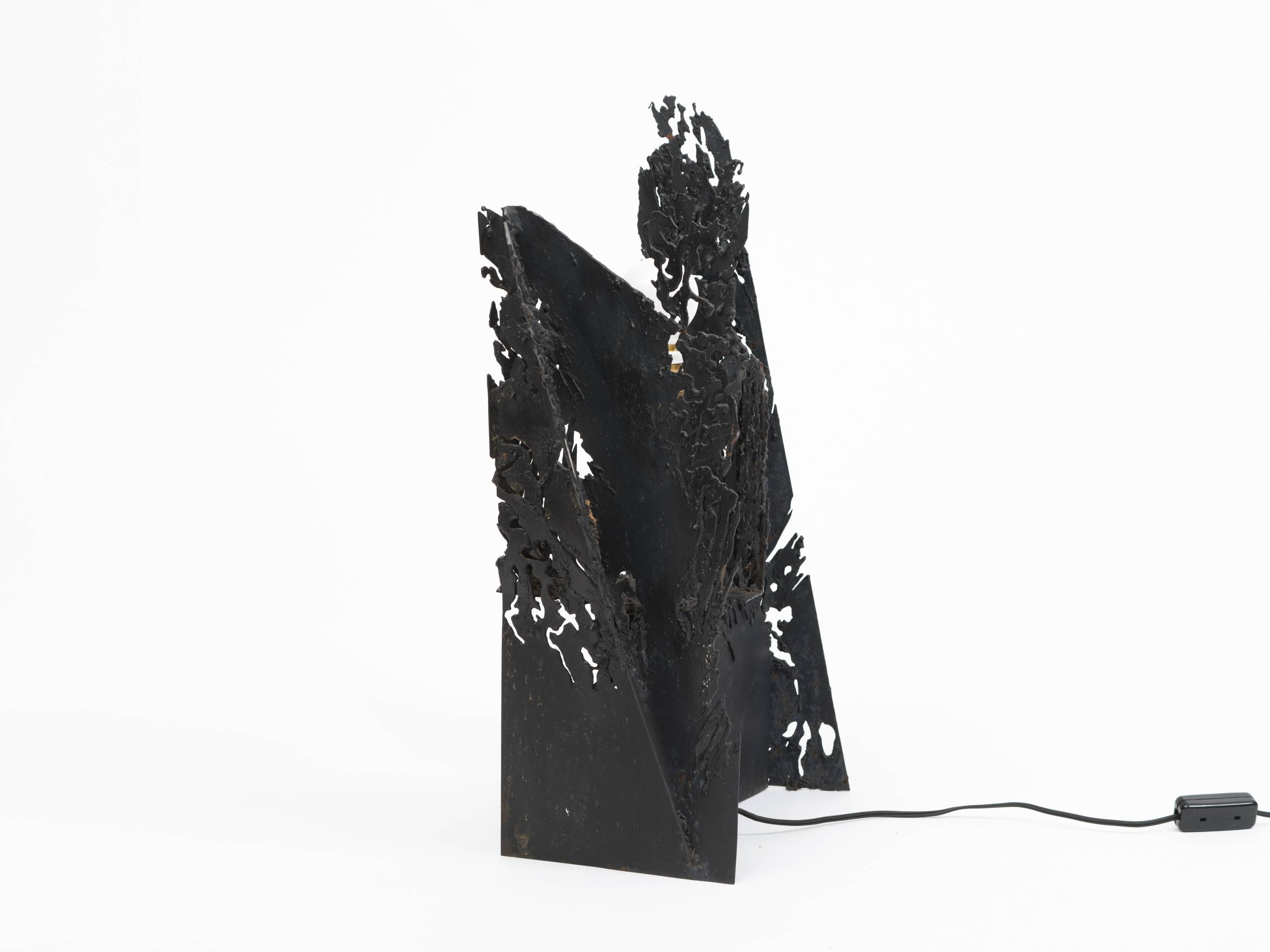 Italian Brutalist Torch Cut Iron Seaweed Sculpture Lamp For Sale 3