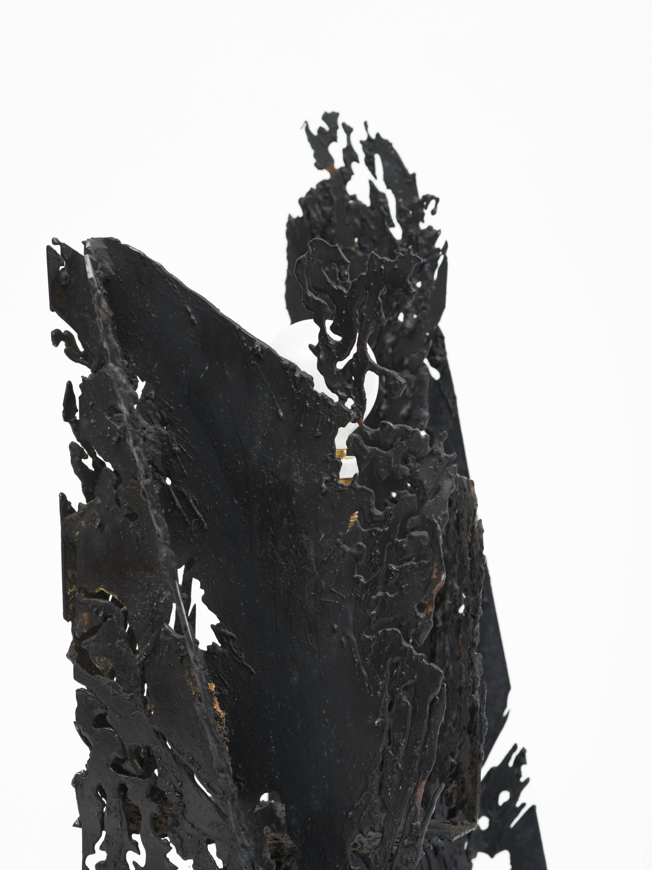 Italian Brutalist Torch Cut Iron Seaweed Sculpture Lamp For Sale 1