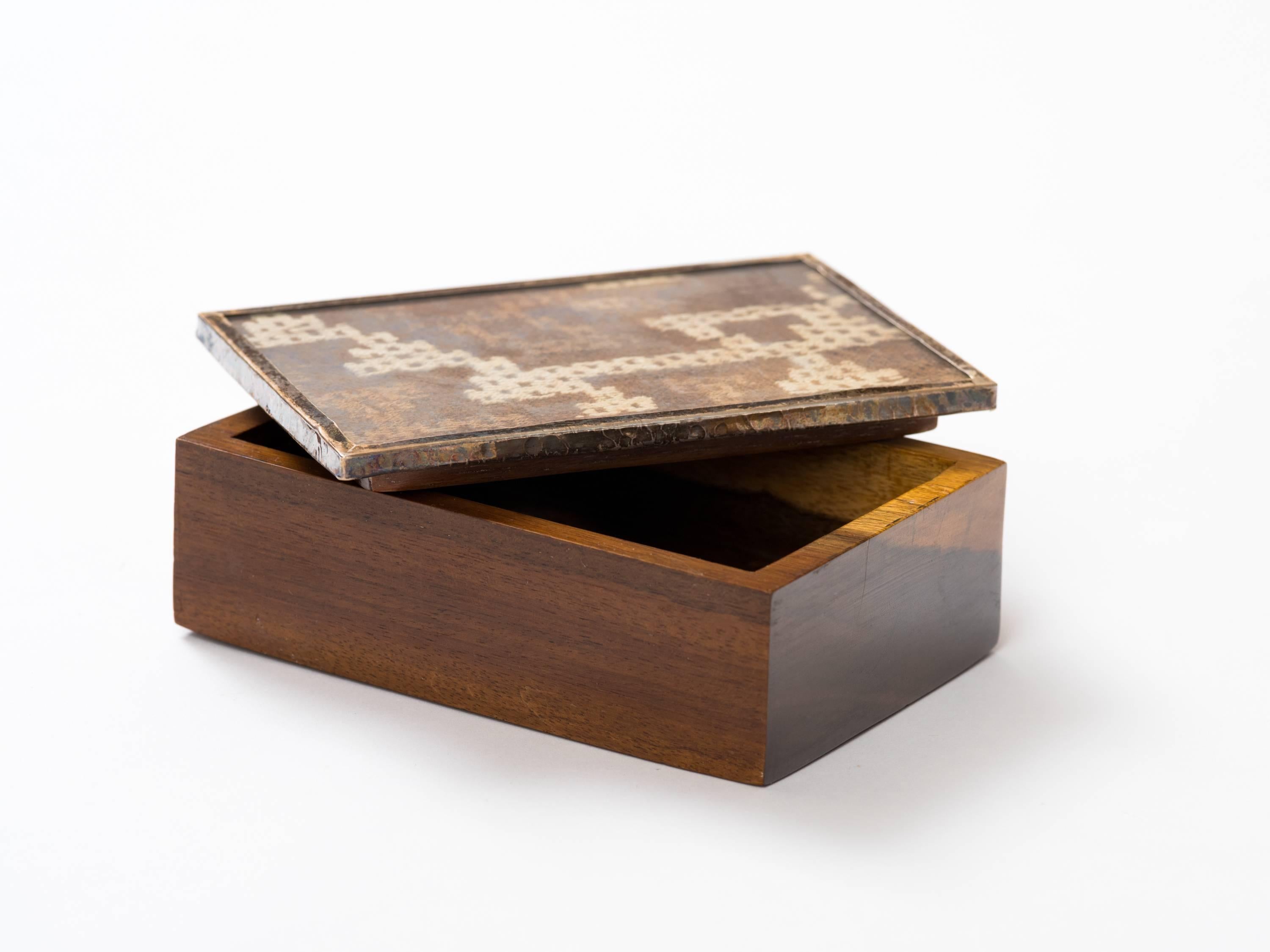Boîte péruvienne en bois exotique et textile Nazca Bon état - En vente à New York, NY