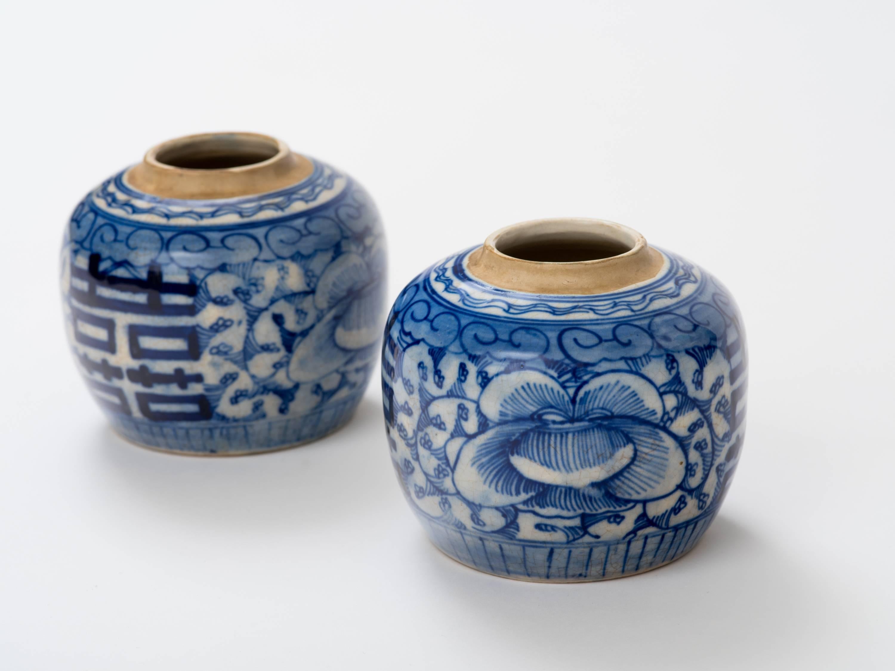 Pair of Chinese 19th Century Lotus Ginger Jars In Excellent Condition In New York, NY