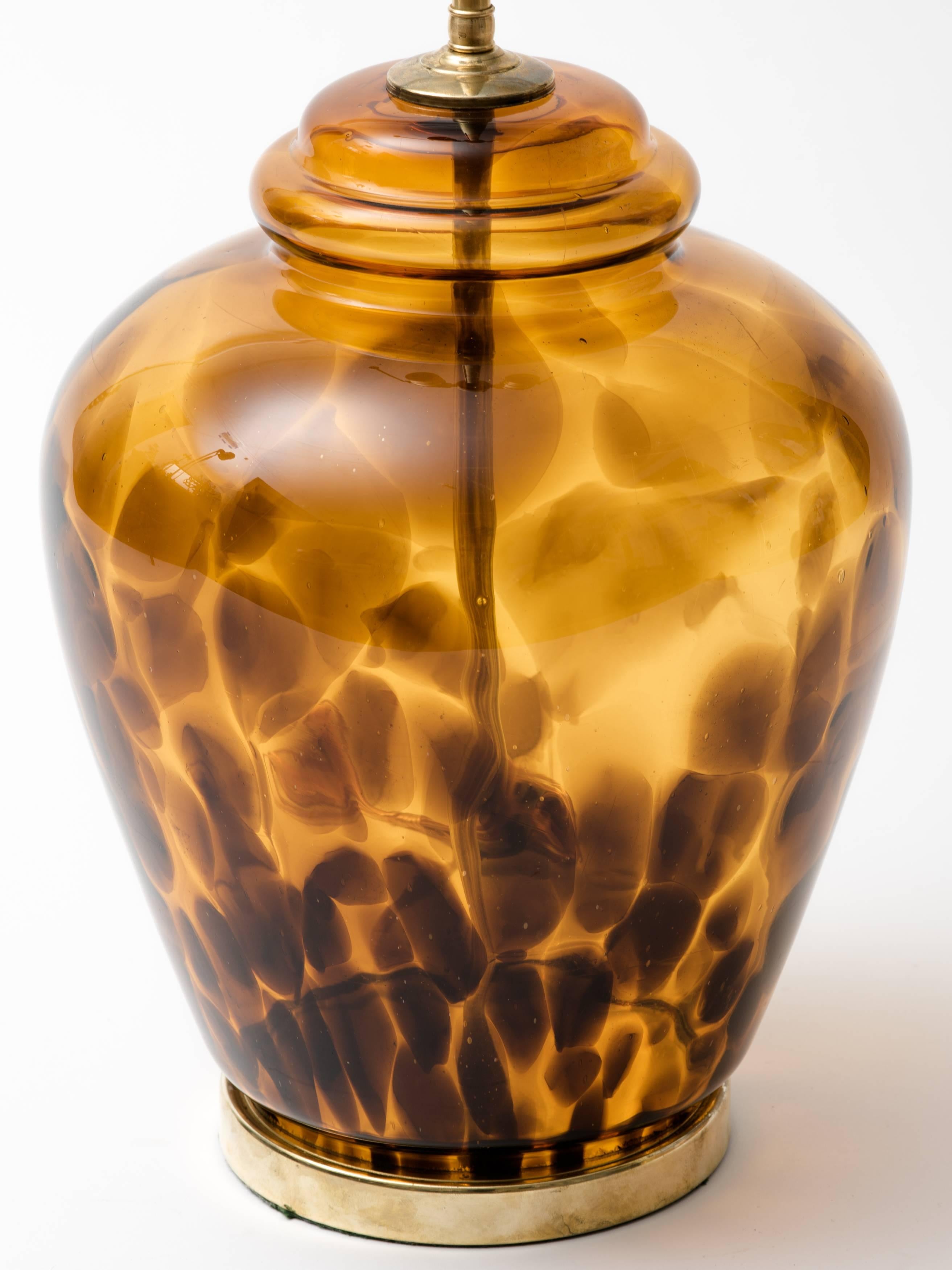 Pair of tortoise shell glass ginger jar form lamps with newly restored brass hardware, double sockets with pull chains, Italy, circa 1970s.