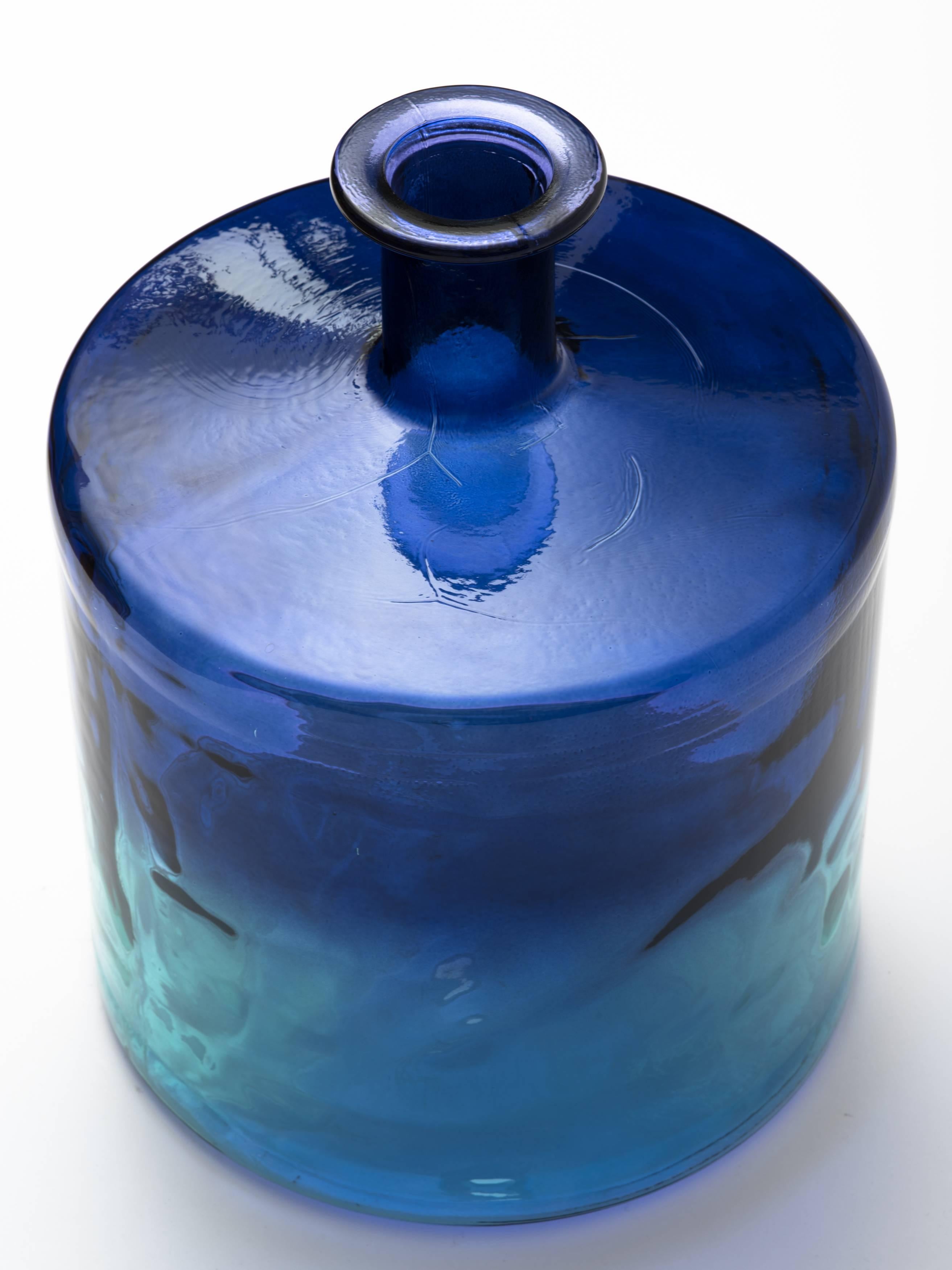 Monumental Indigo and Aquamarine Glass Bottle In Good Condition In New York, NY