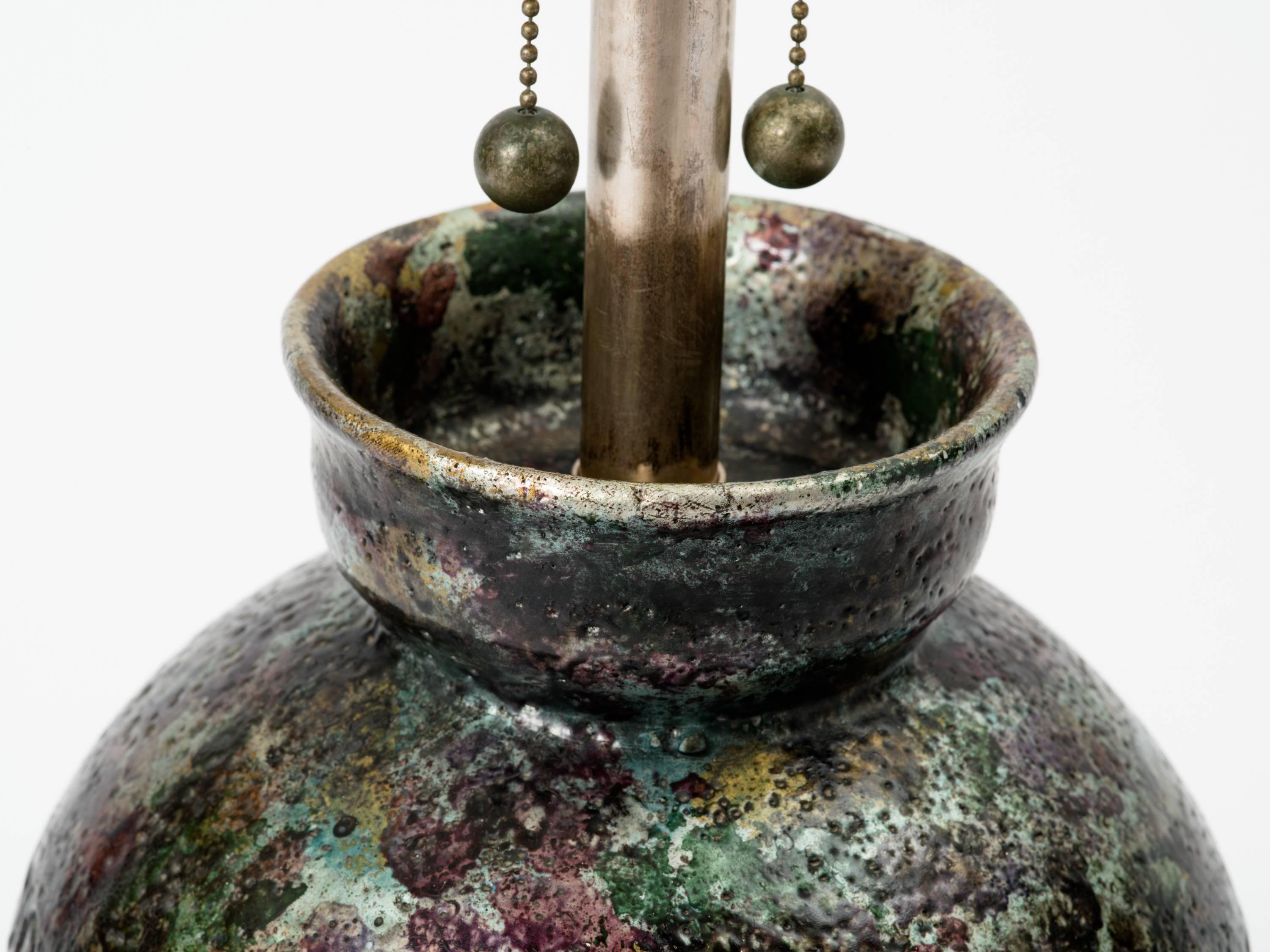 Mid-Century Modern Monumentale lampe italienne des années 1950 en céramique métallisée à glaçure pour bijoux en vente