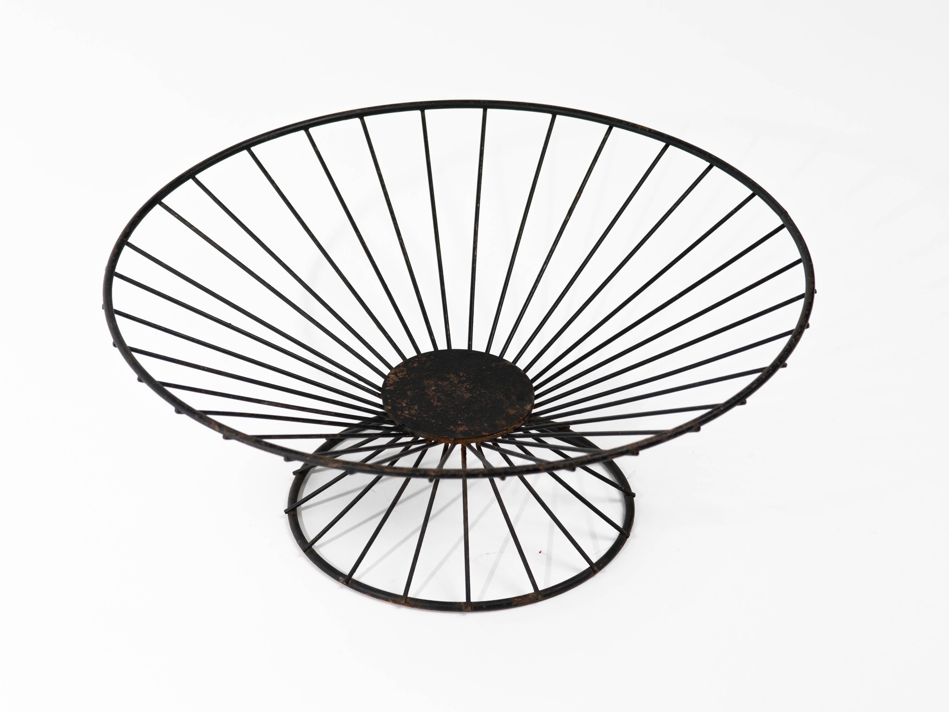 Raymor 1950s Black Wire Serving Stand and Bowl In Fair Condition For Sale In New York, NY