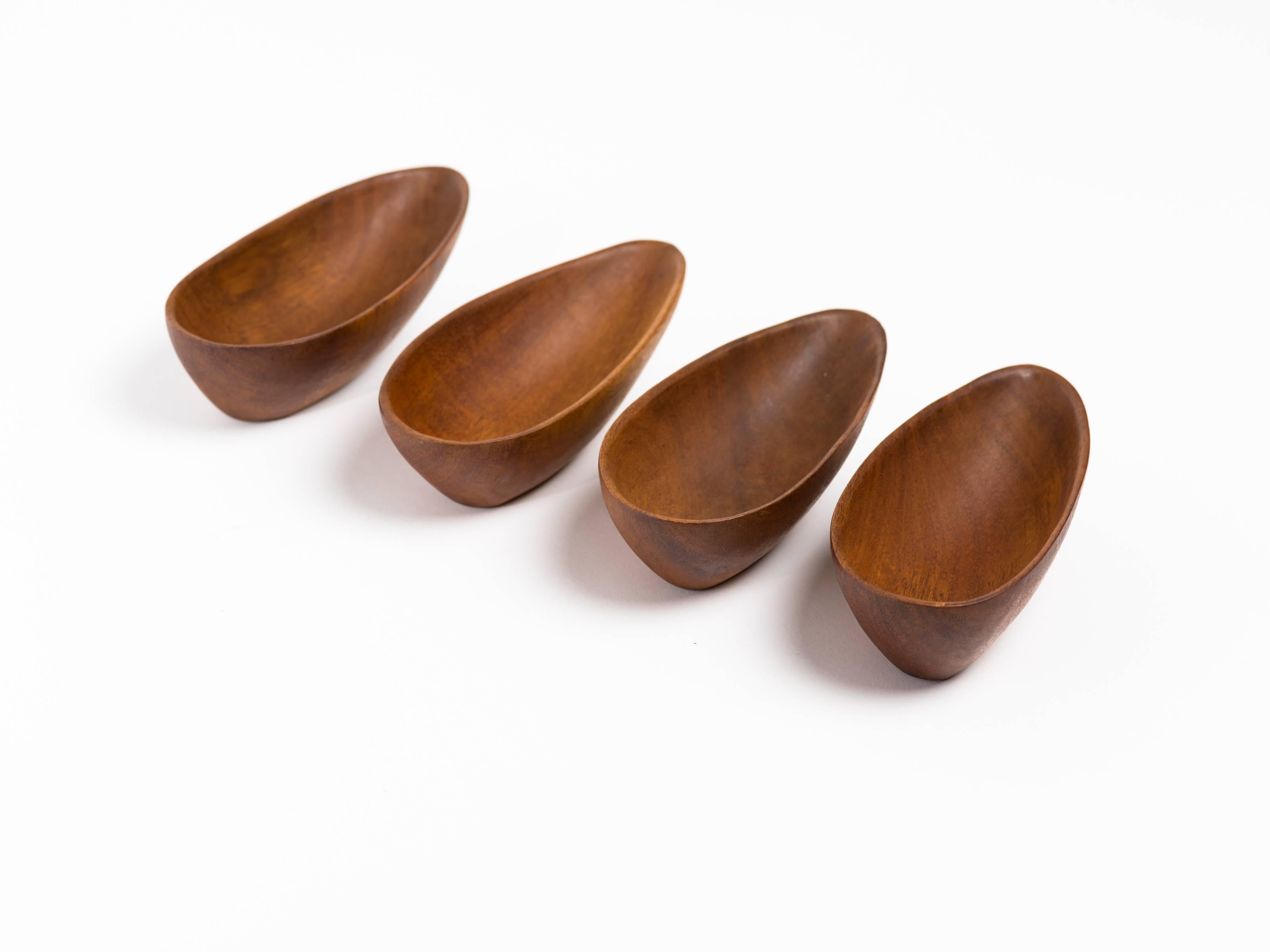 Set of Danish Tear Drop Shape Teak Bowls In Good Condition In New York, NY