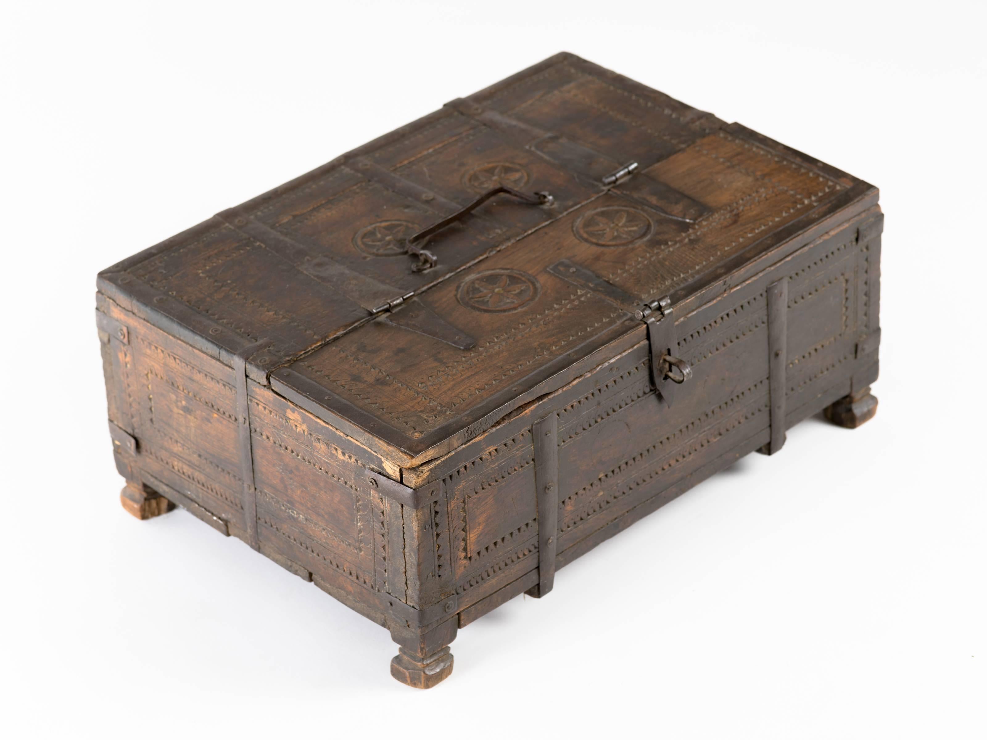 Early 20th Century Indian Carved Wood Storage Chest Box For Sale 3